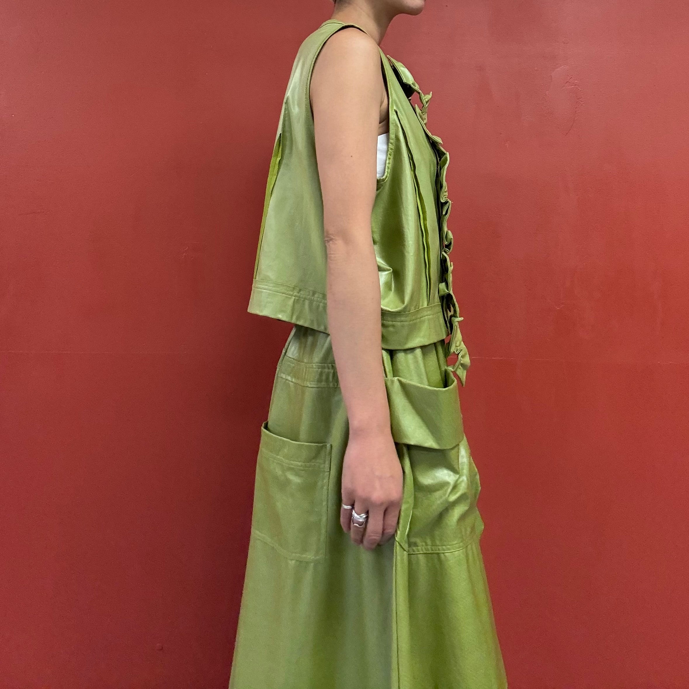 Frill vest(Frill is removable with snap buttons)