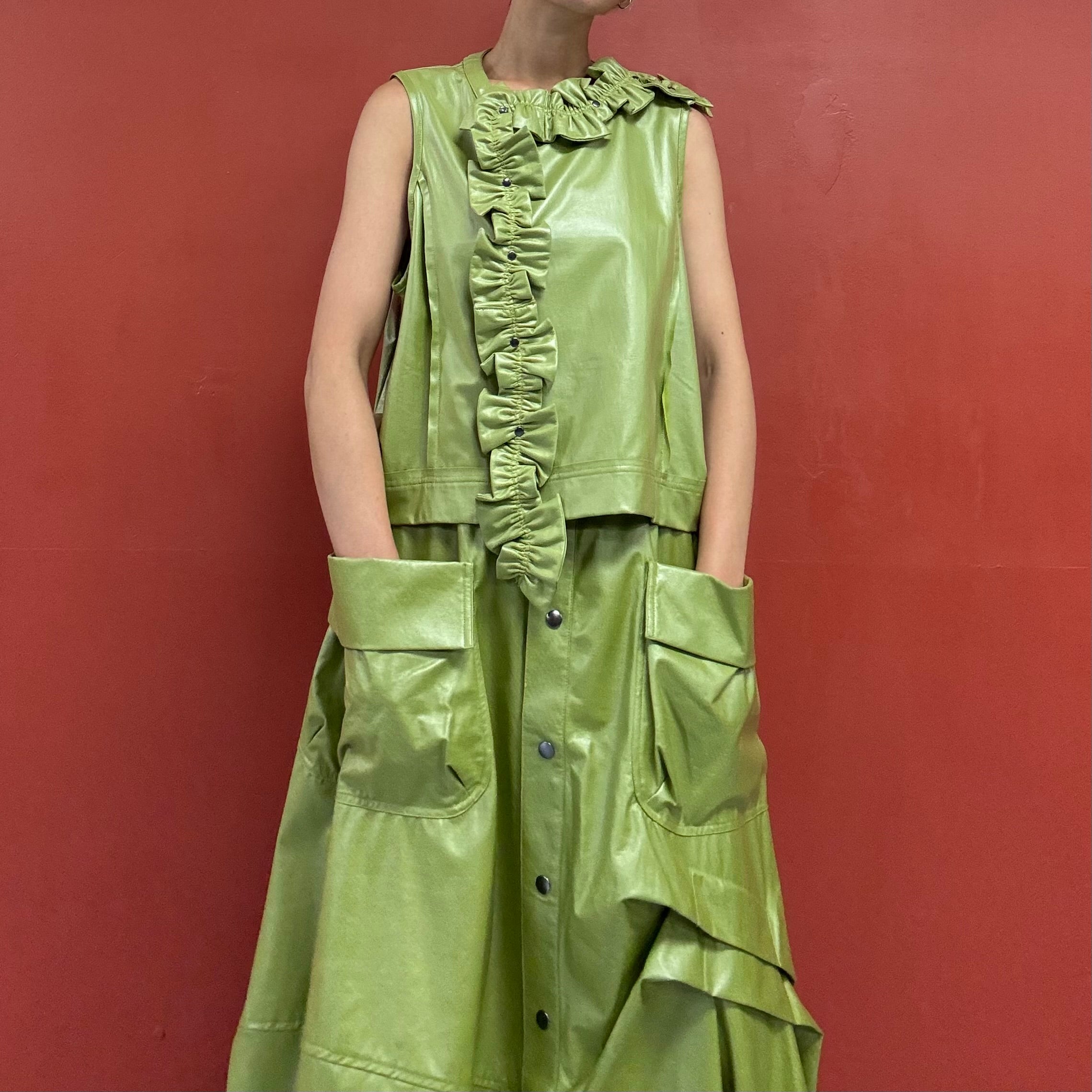 Frill vest(Frill is removable with snap buttons)