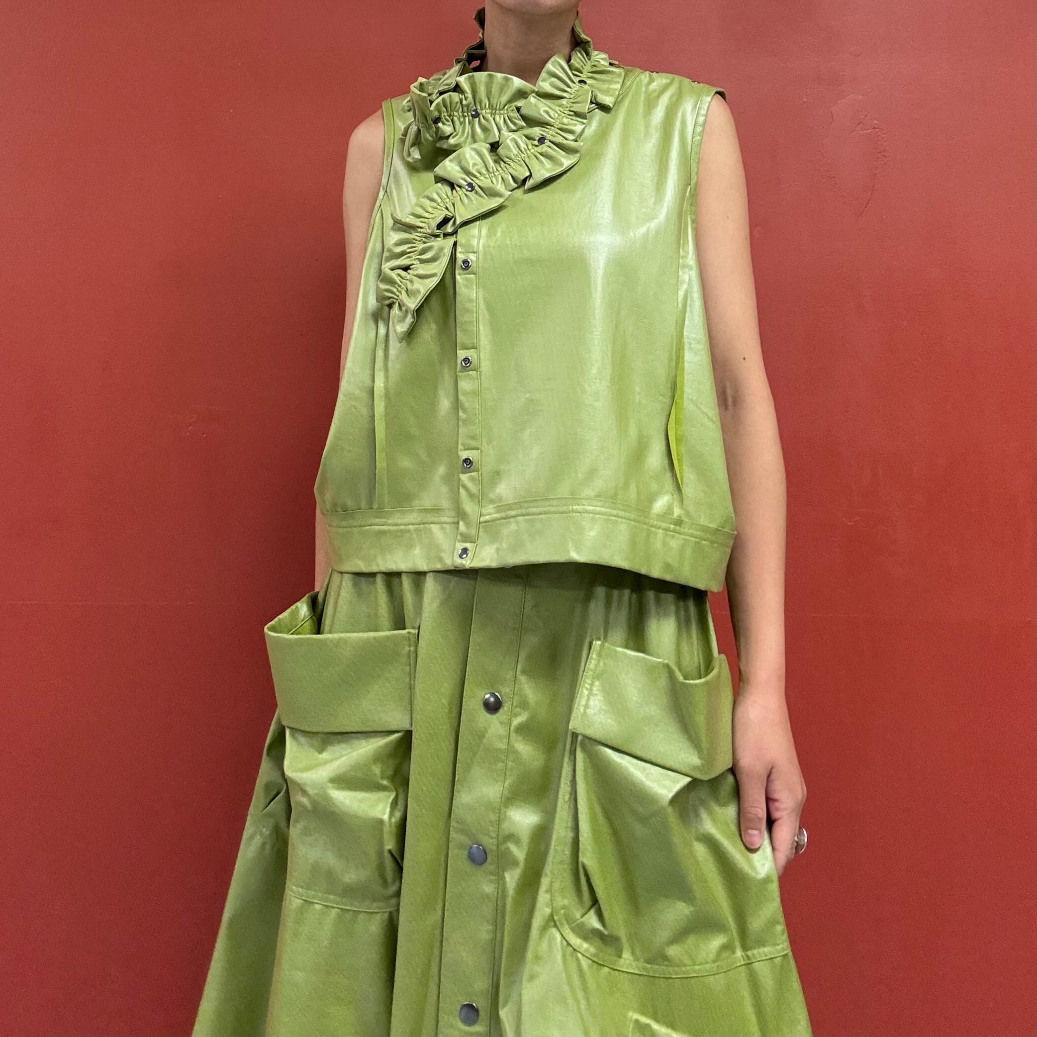 Frill vest(Frill is removable with snap buttons)