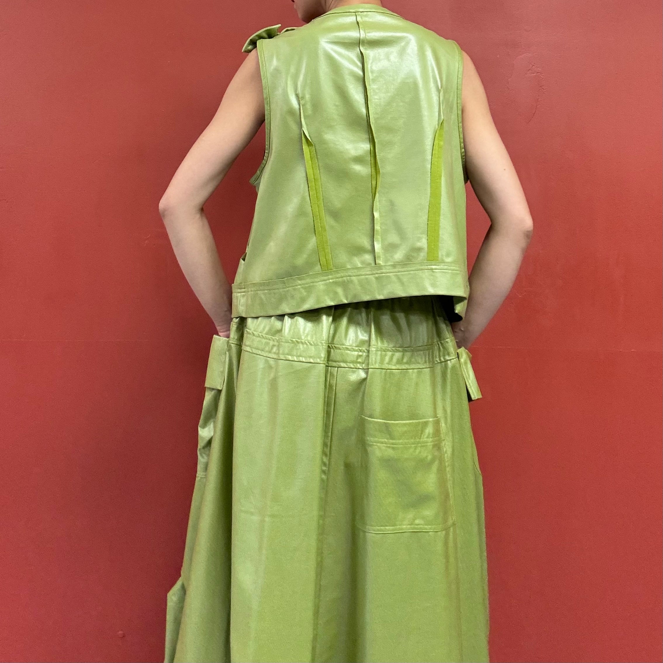 Frill vest(Frill is removable with snap buttons)