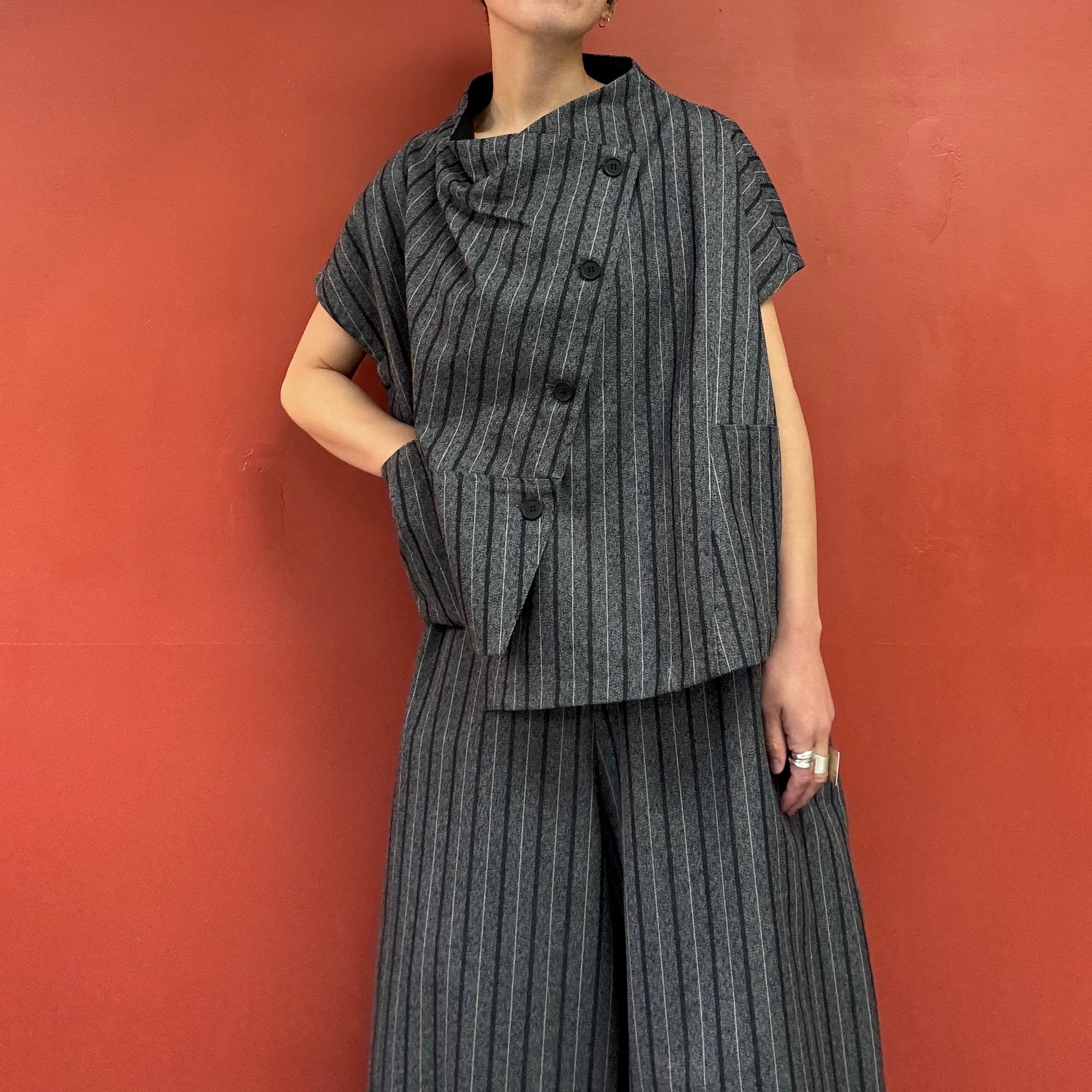 ME FU Open Back Strips Vest