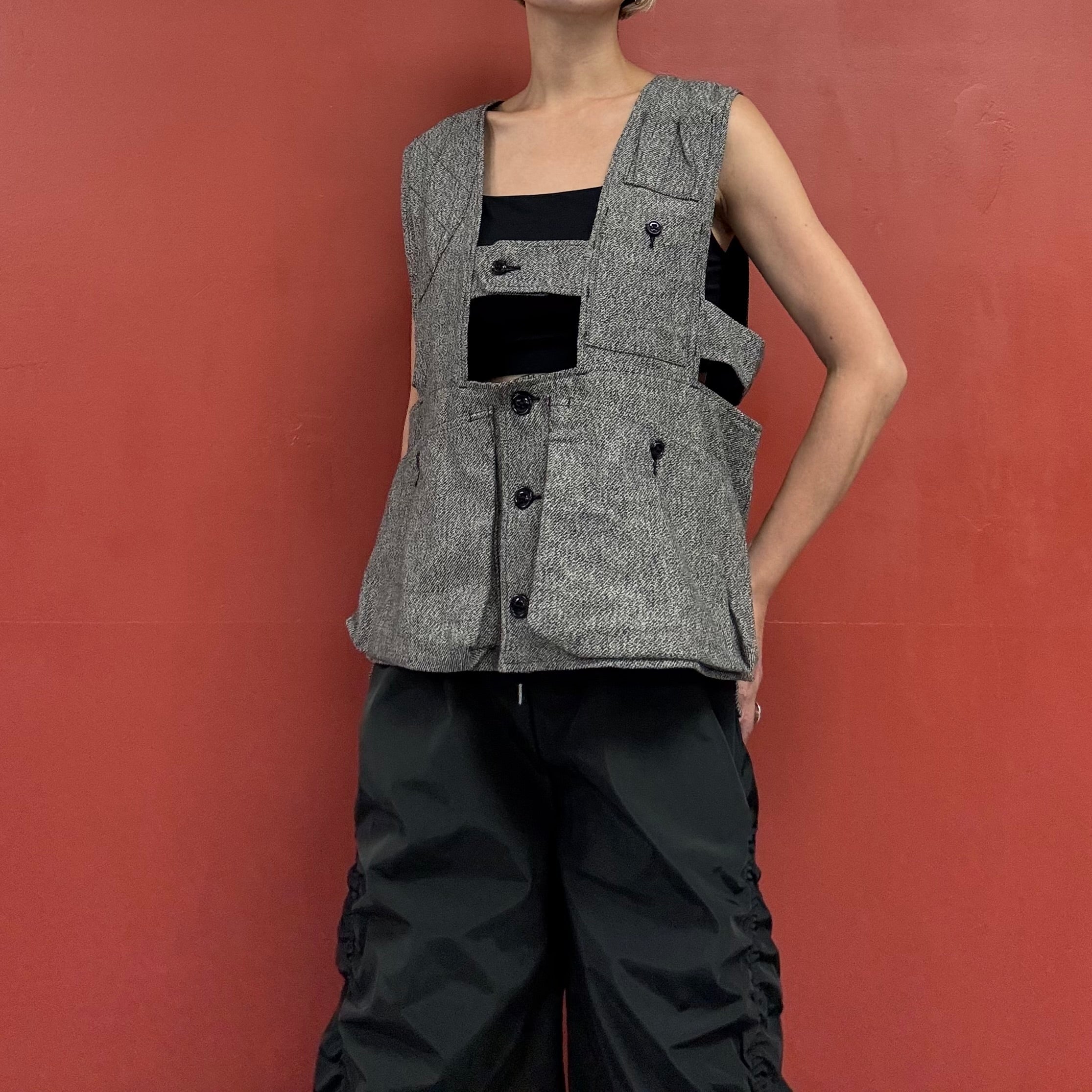 AÏE vest