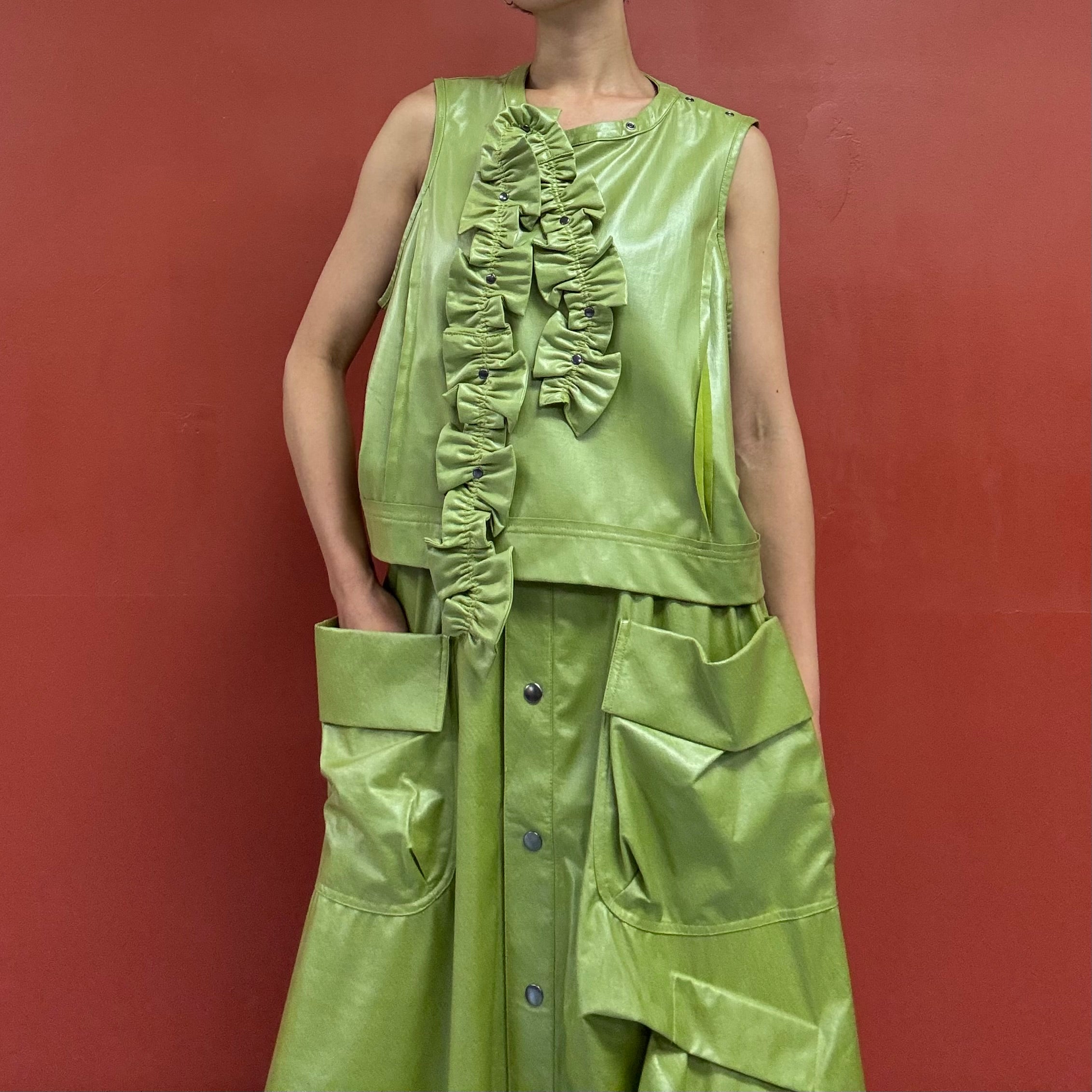 Frill vest(Frill is removable with snap buttons)