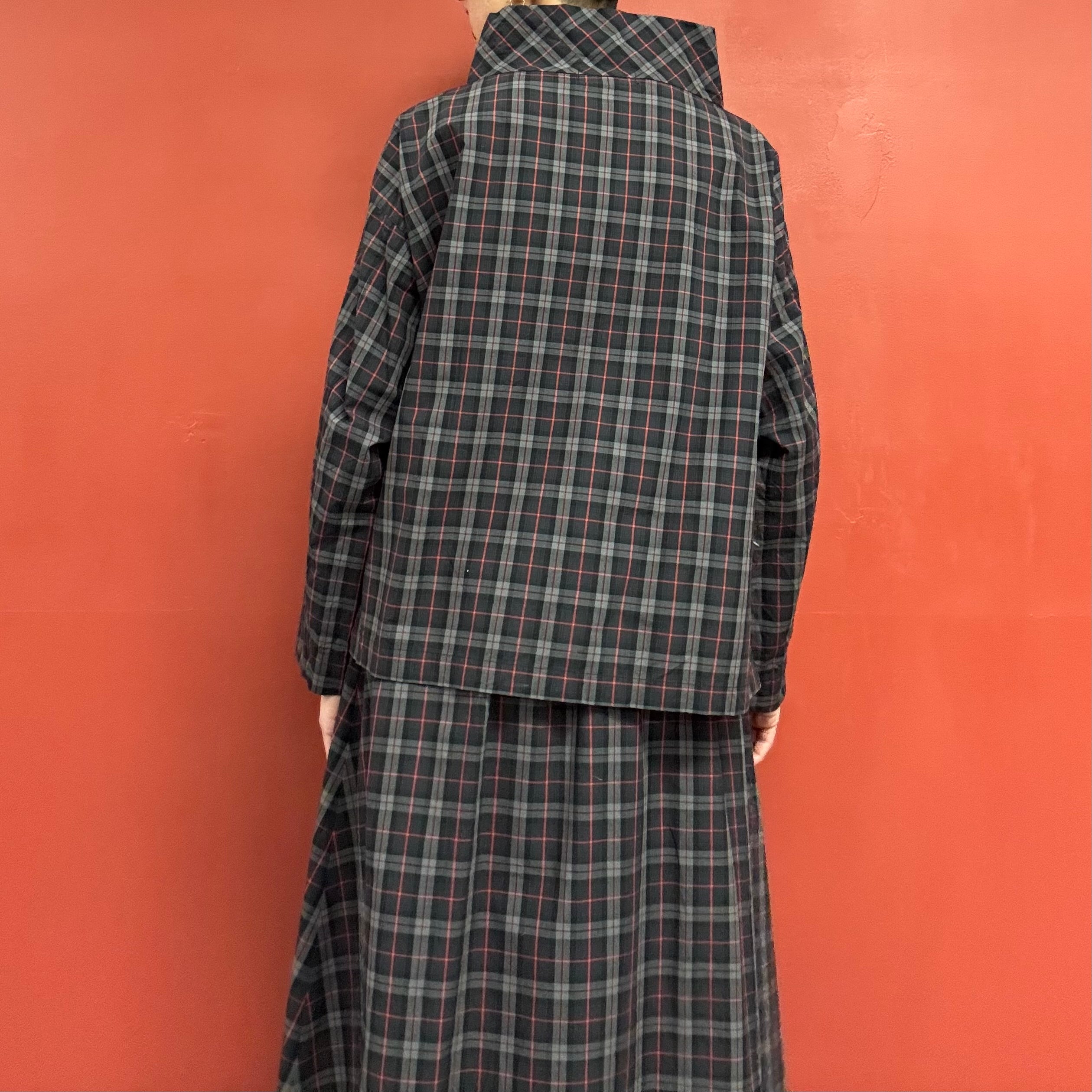 bi:-eks High Neck Blouse