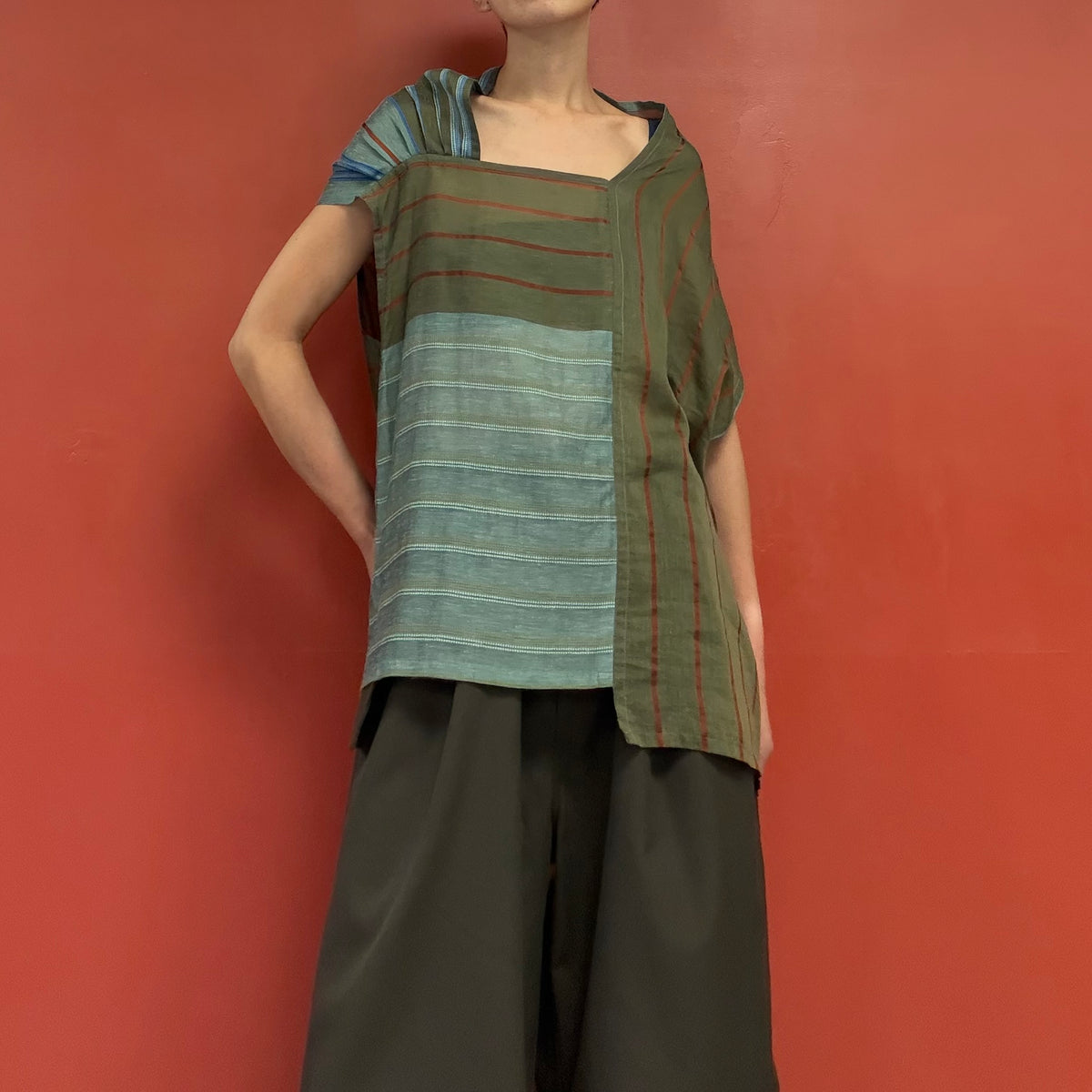 Panel stripe top