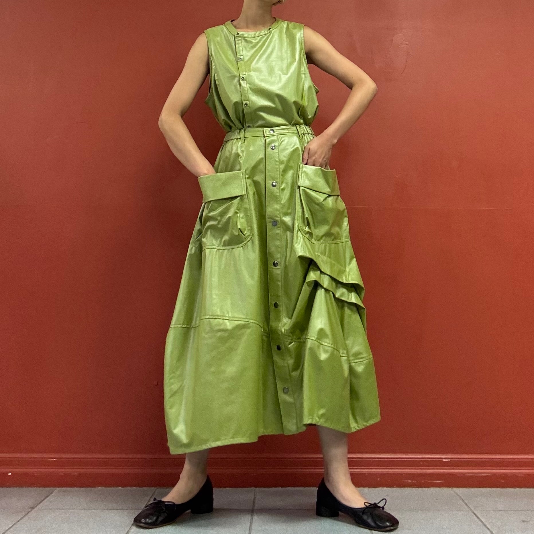 Glossy skirt