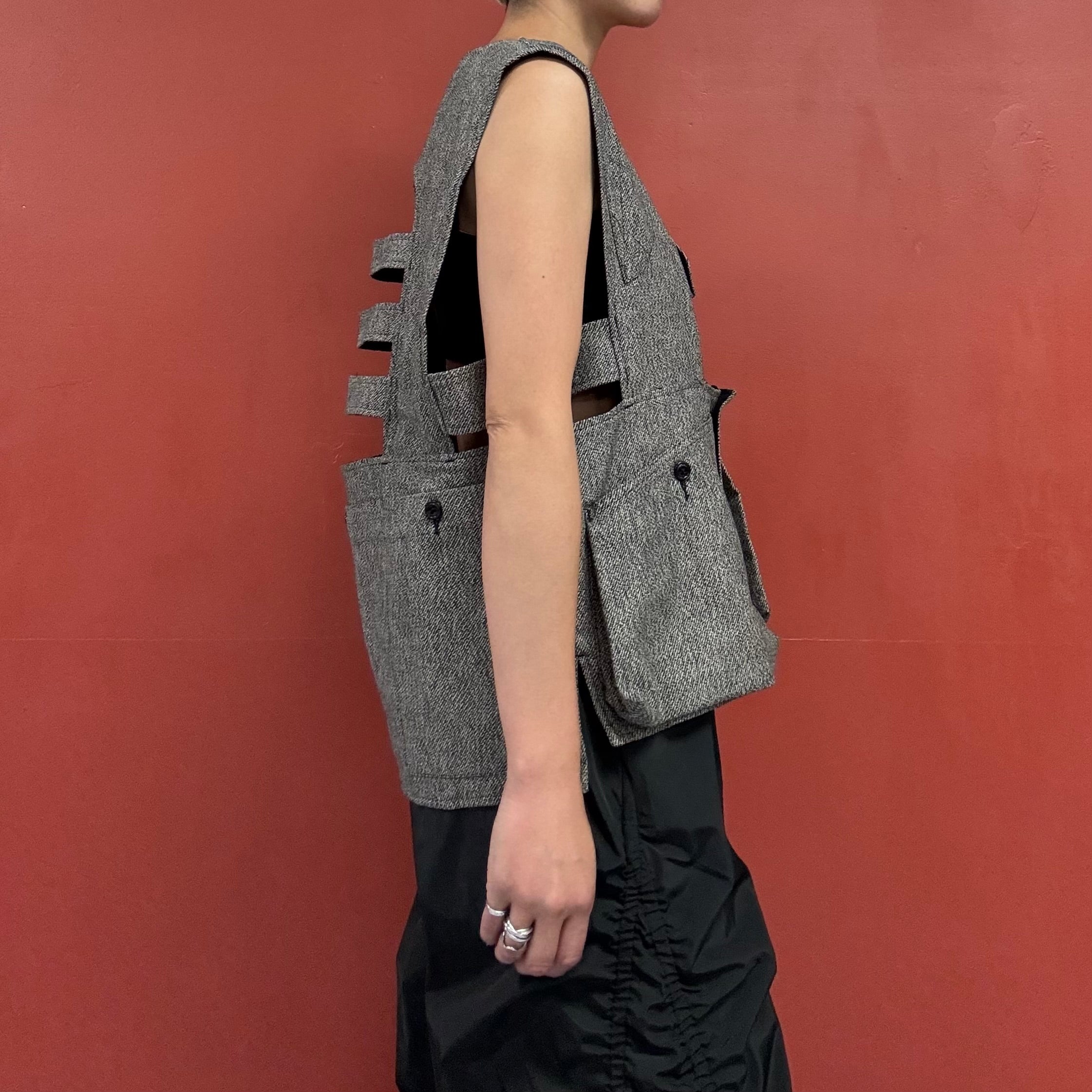 AÏE vest