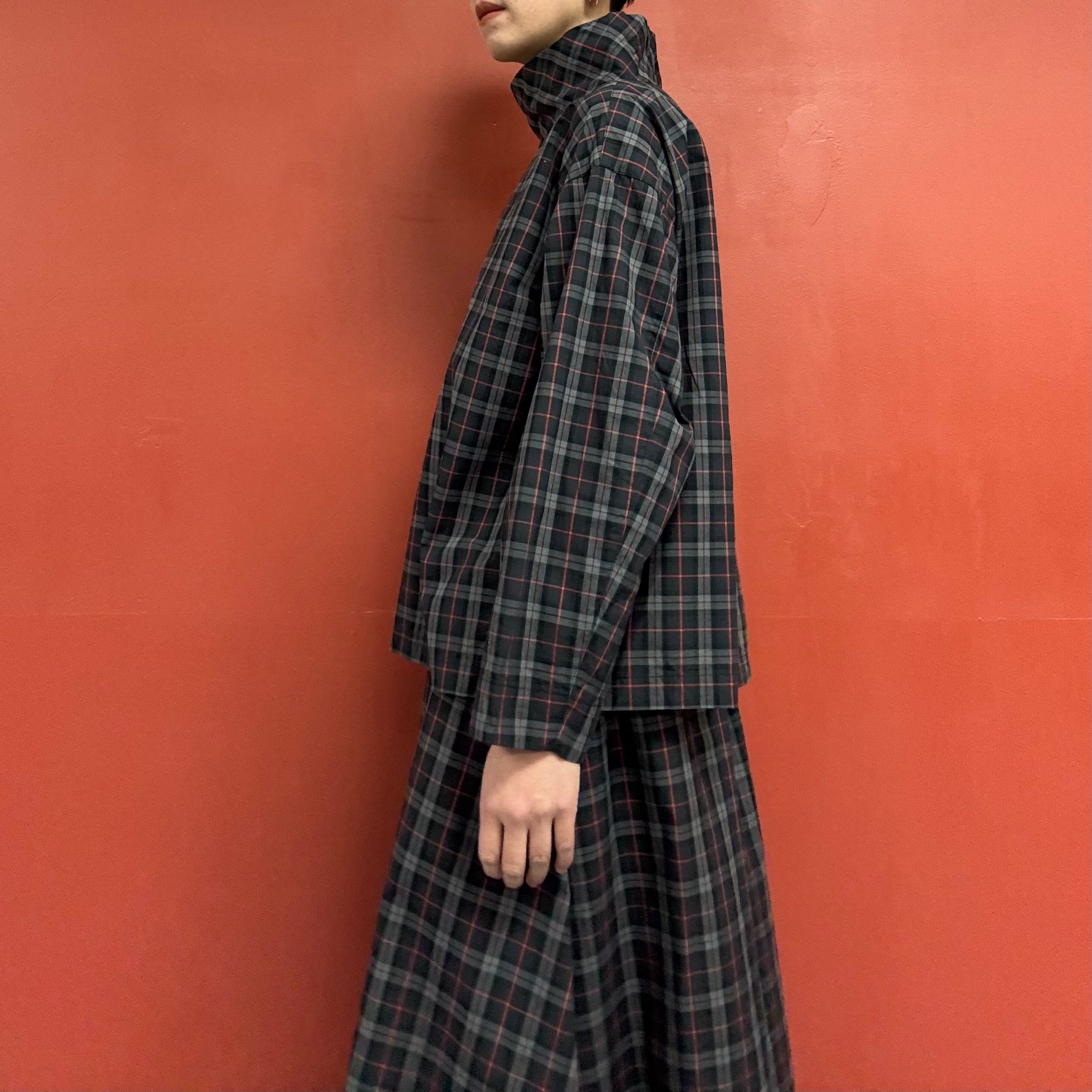 bi:-eks High Neck Blouse