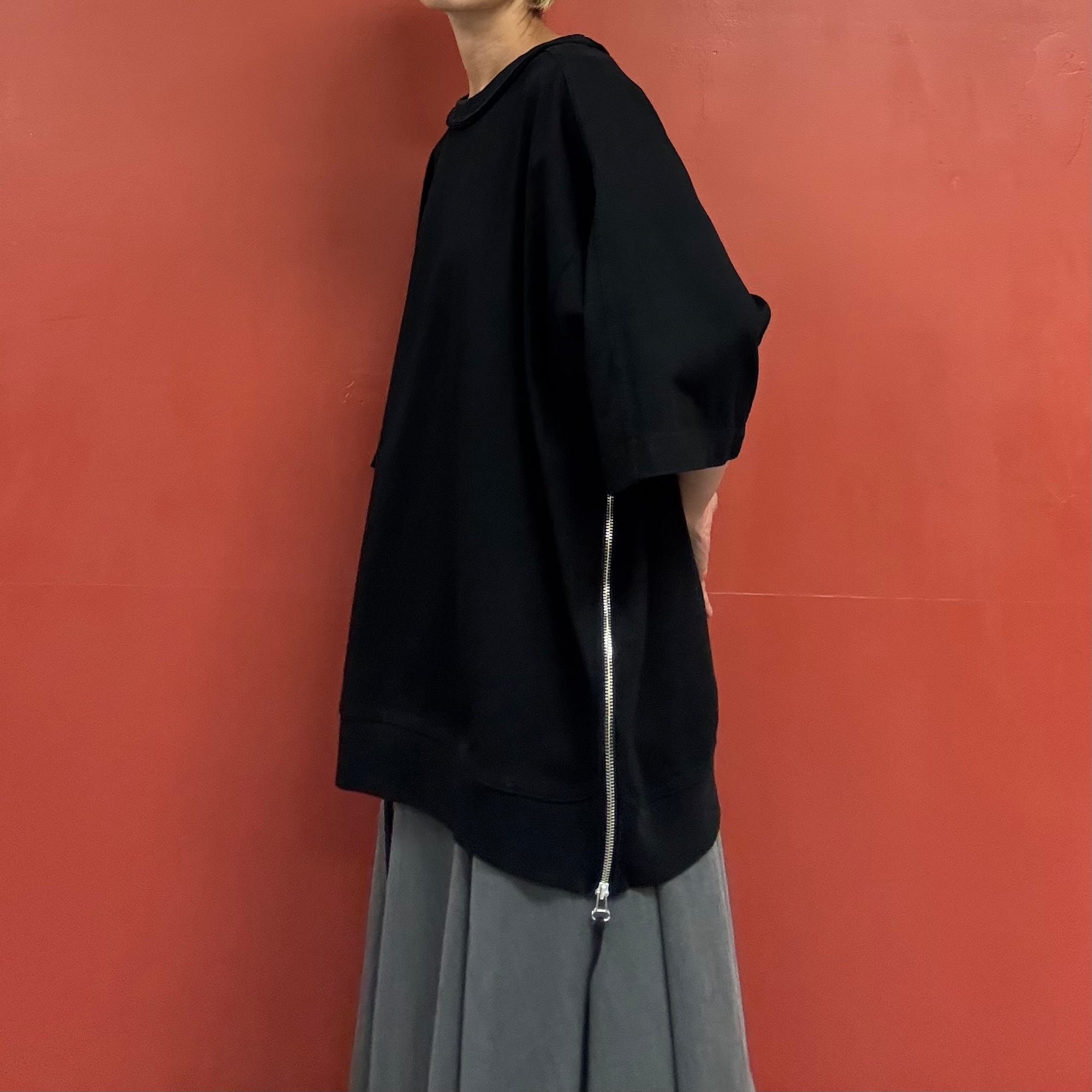 Side zipper T-shirt