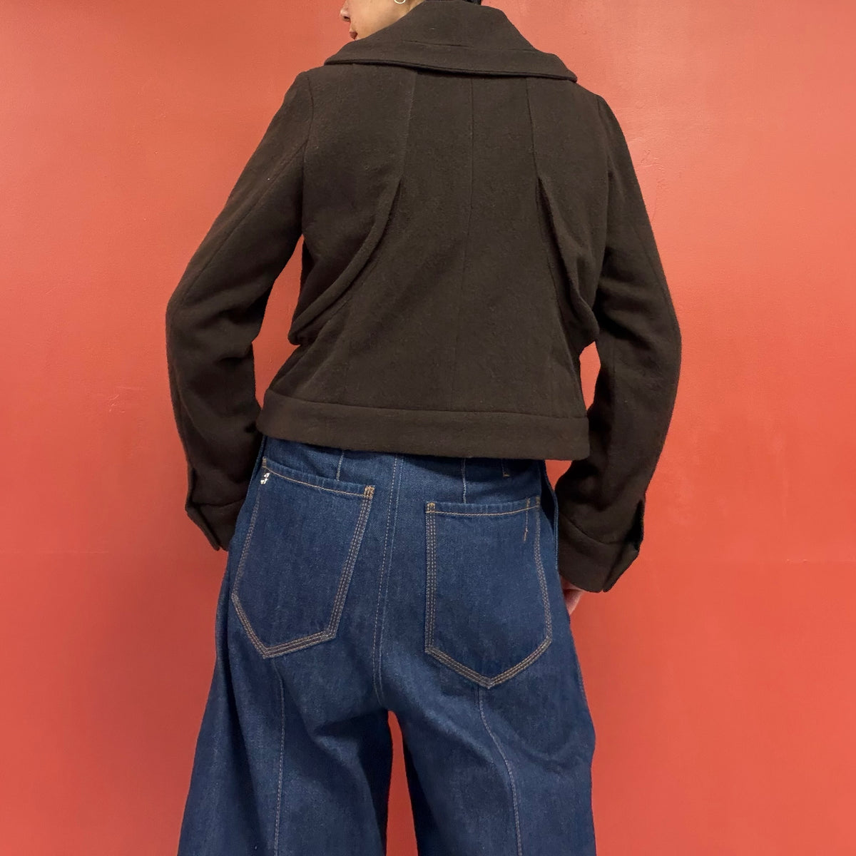 Curved pocket zip jacket