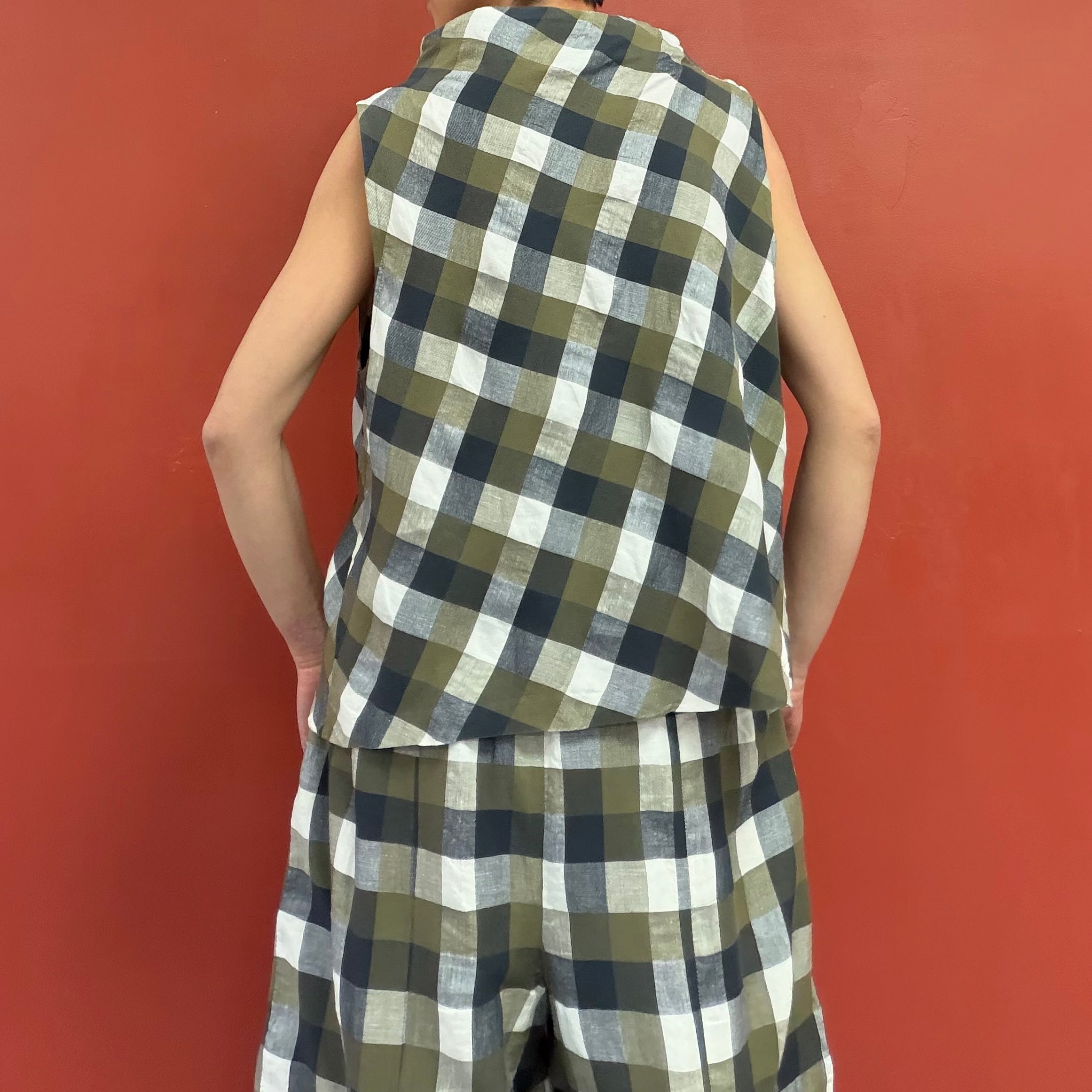 JI U soft check  no sleeves blouse