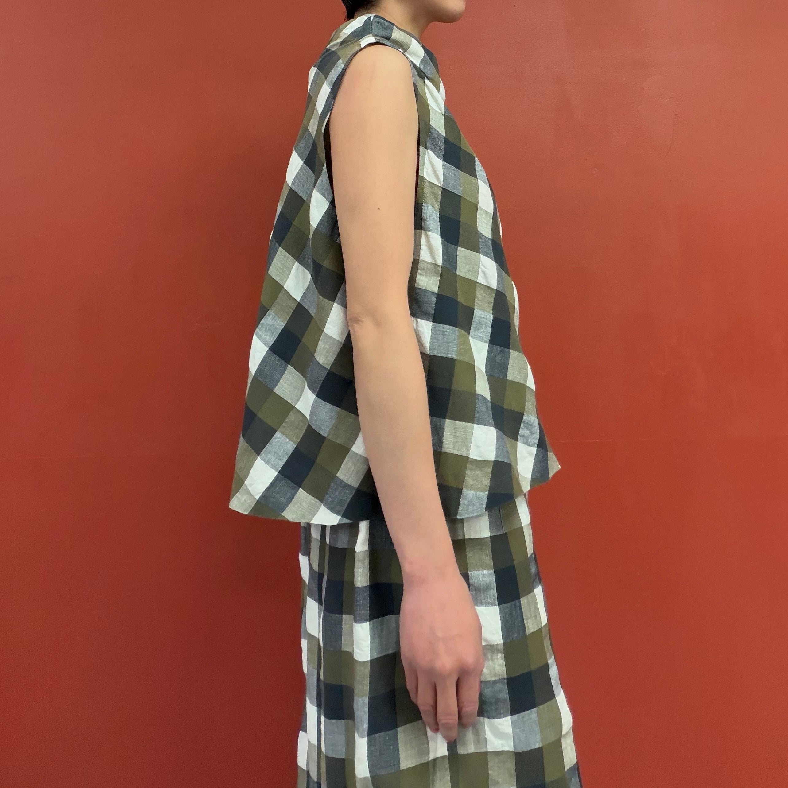 JI U soft check  no sleeves blouse