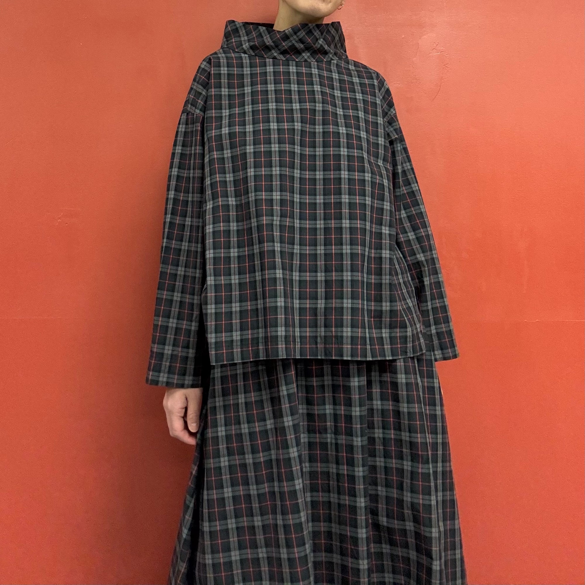 bi:-eks High Neck Blouse