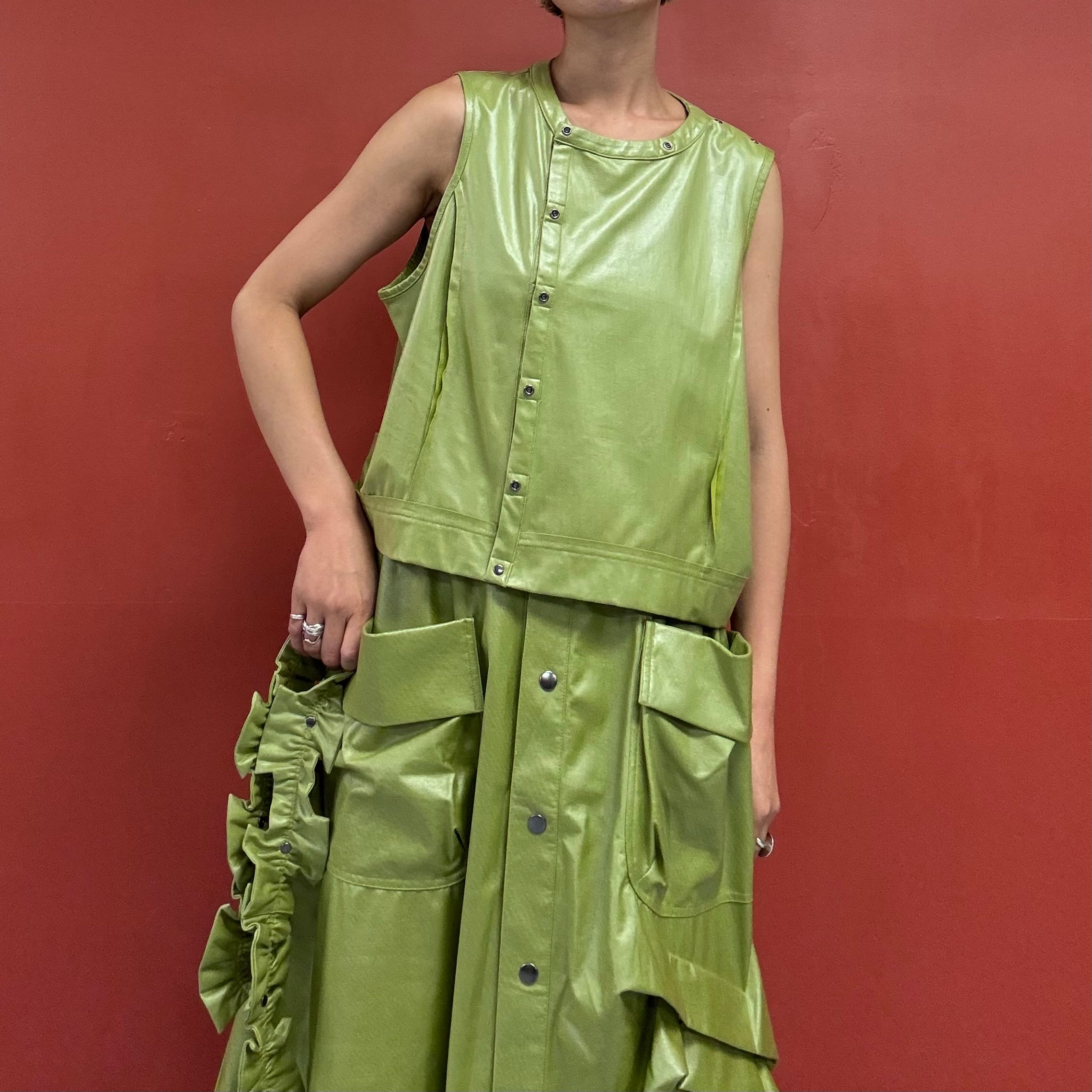 Frill vest(Frill is removable with snap buttons)