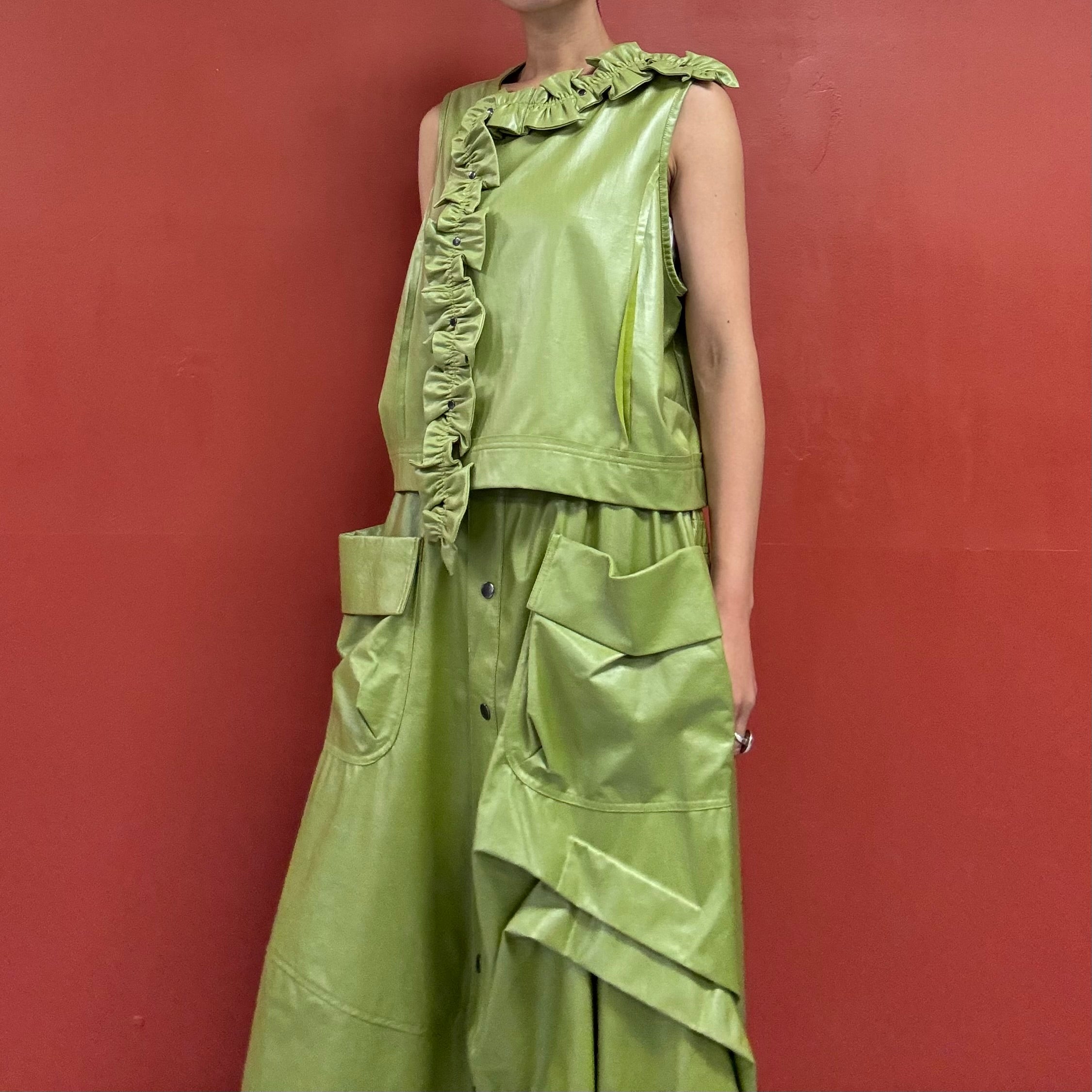 Frill vest(Frill is removable with snap buttons)