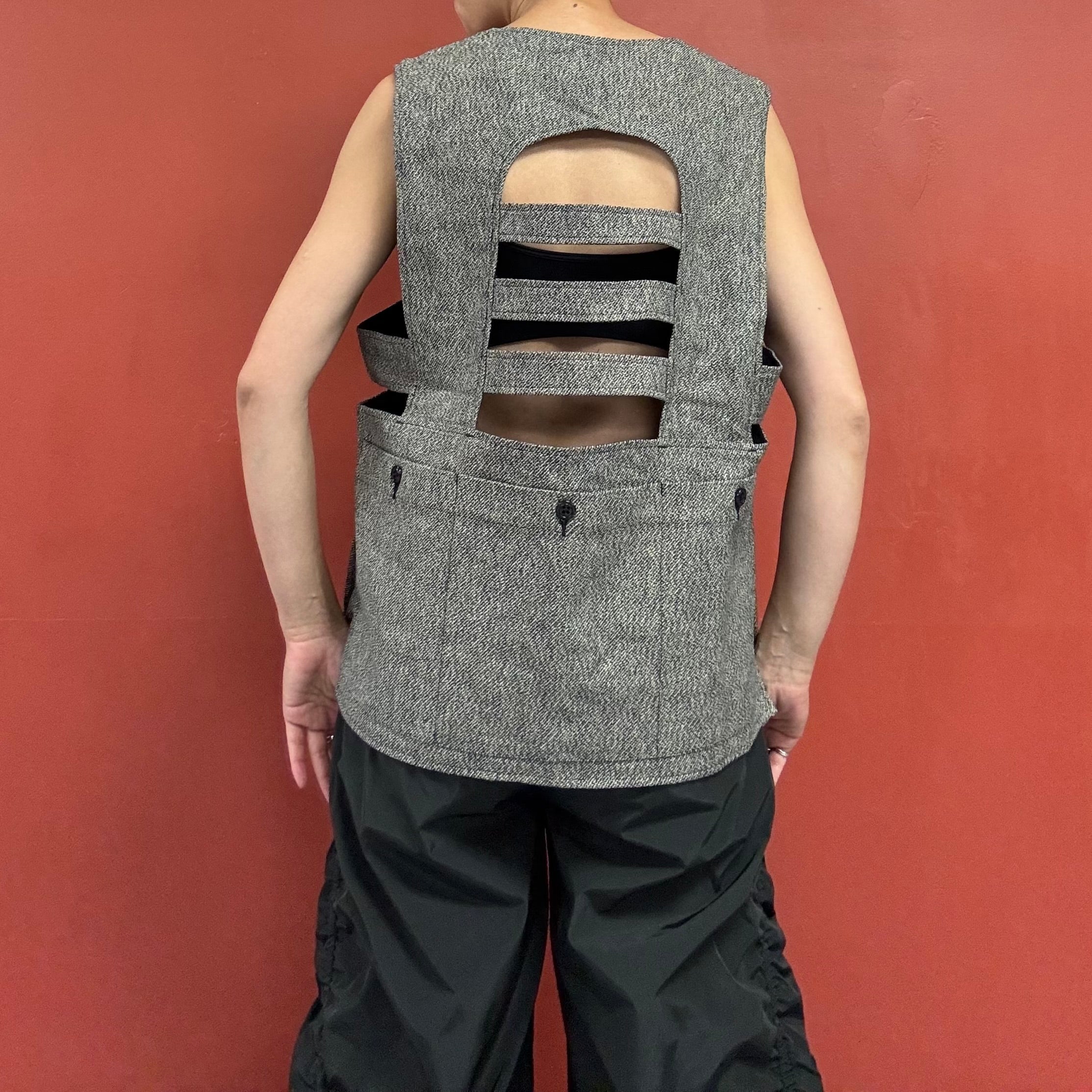 AÏE vest