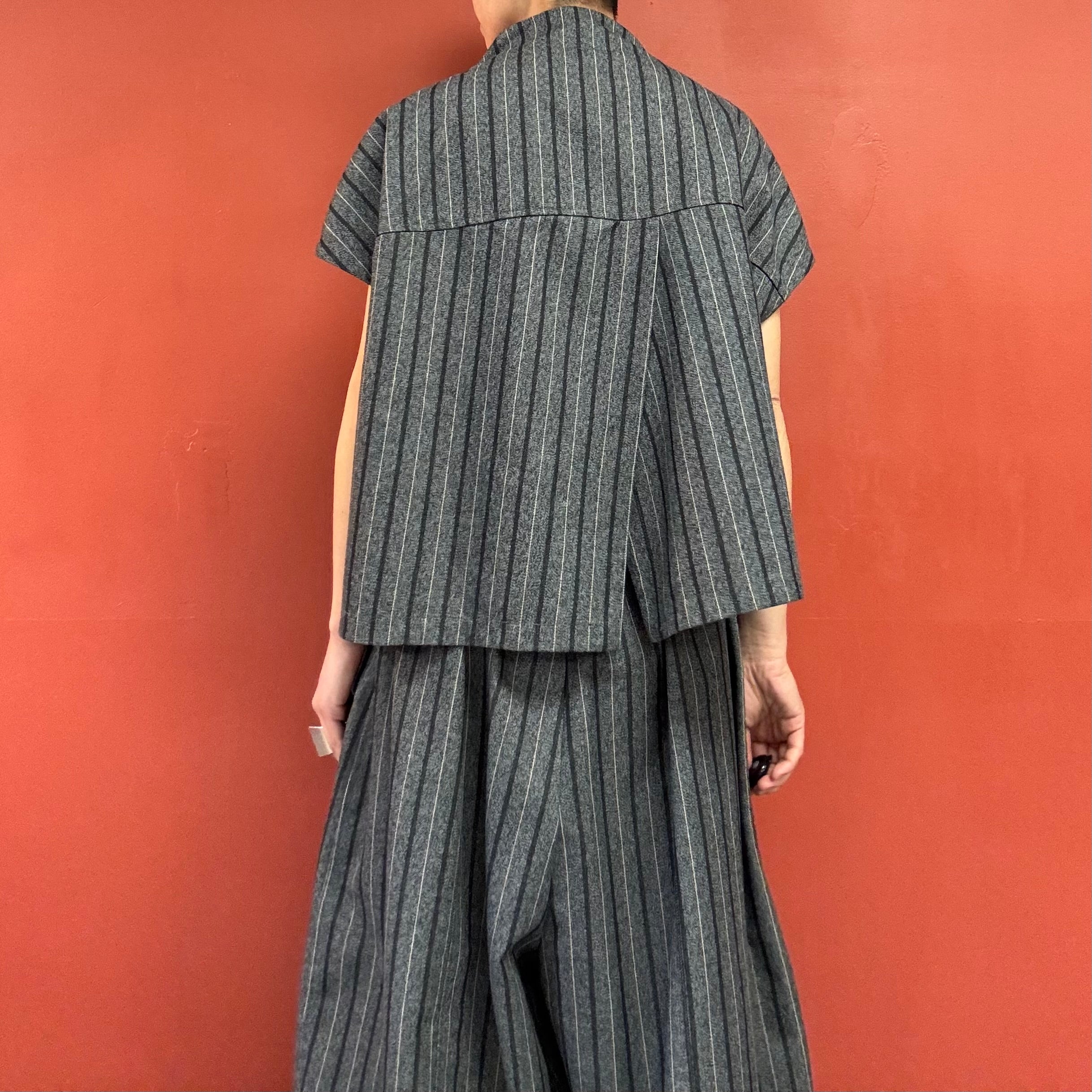 ME FU Open Back Strips Vest