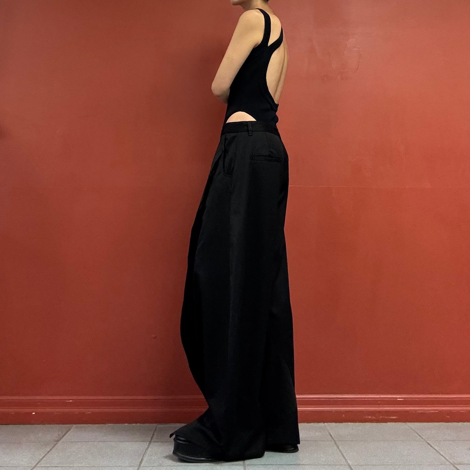 Curvy wide-leg trousers