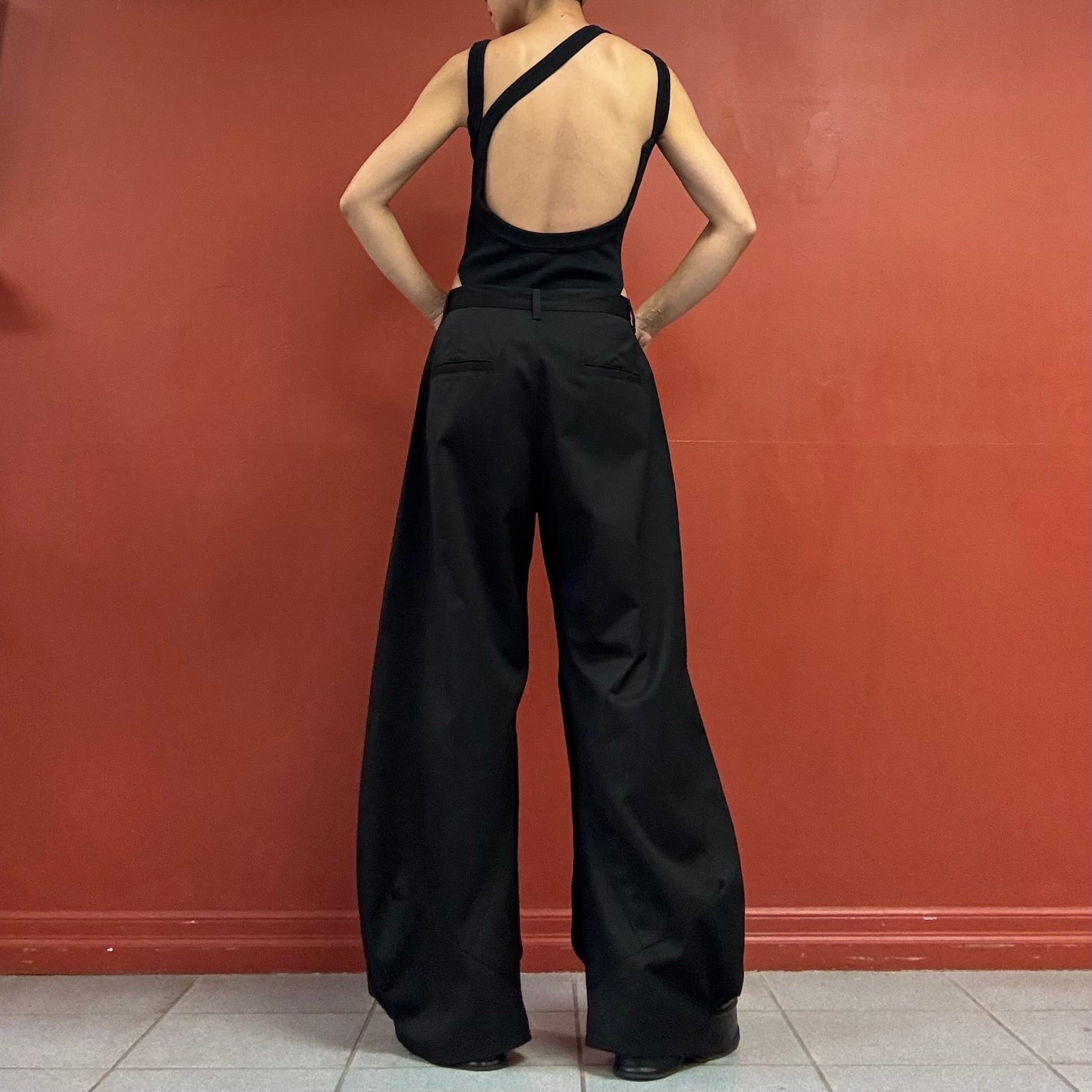Curvy wide-leg trousers