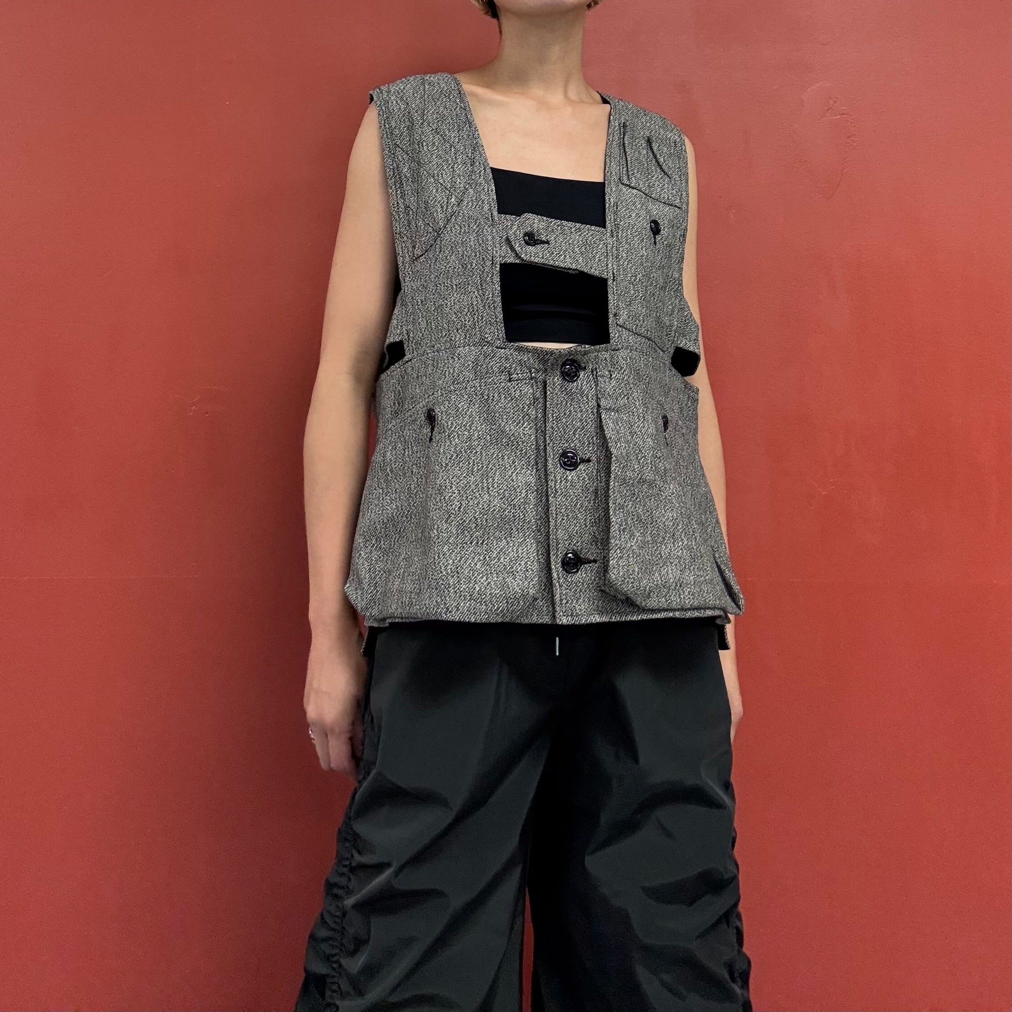 AÏE vest