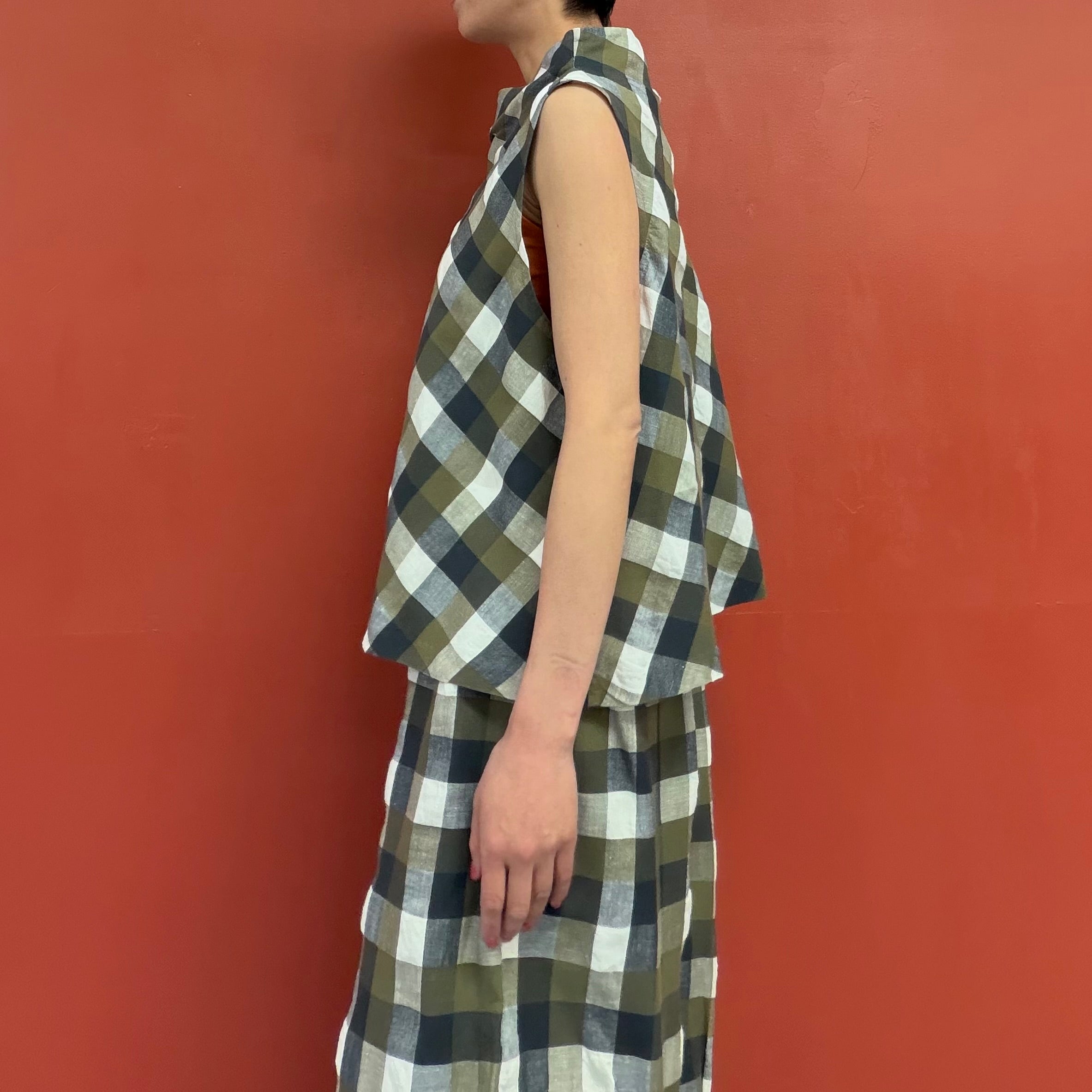 JI U soft check  no sleeves blouse