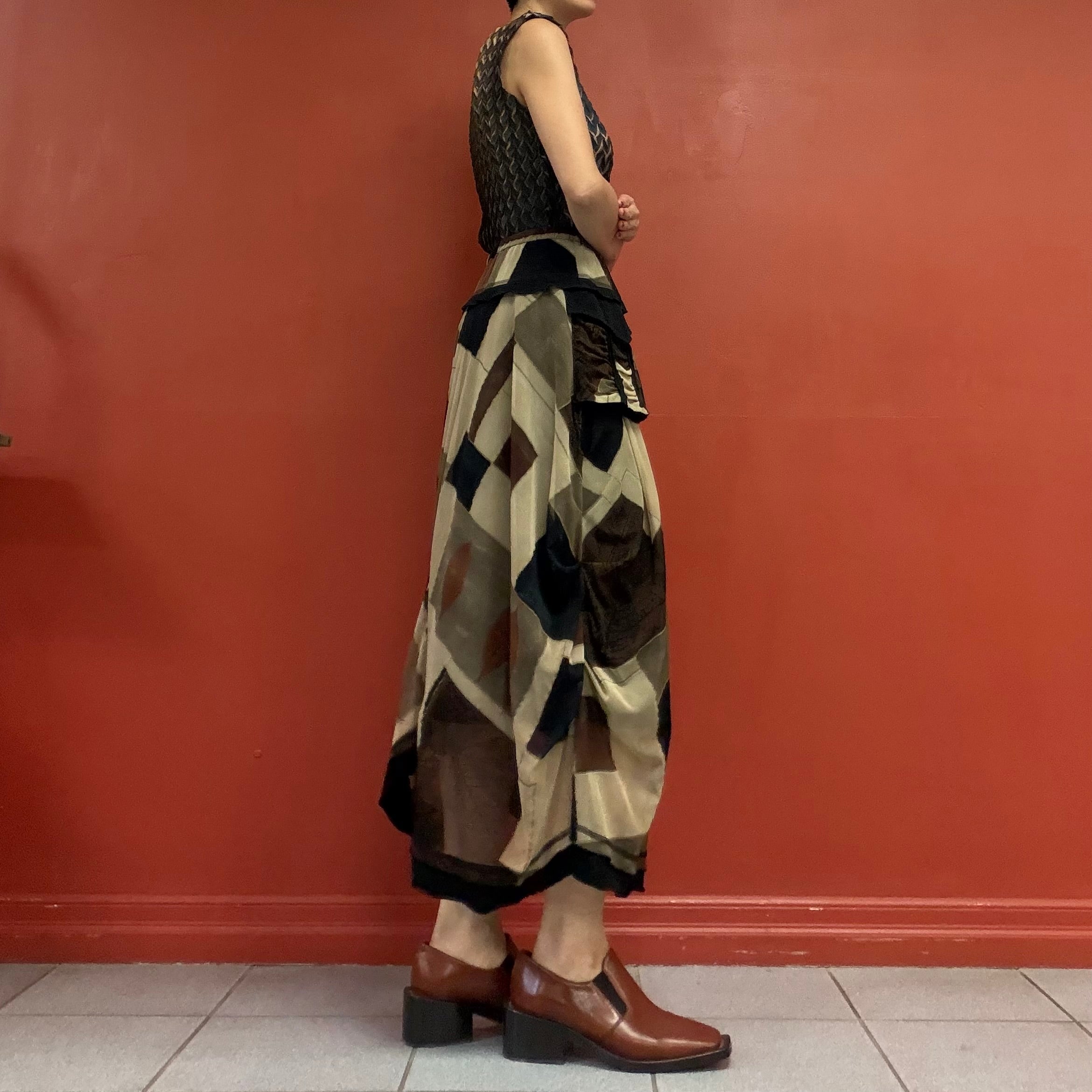 Geometric mesh skirt