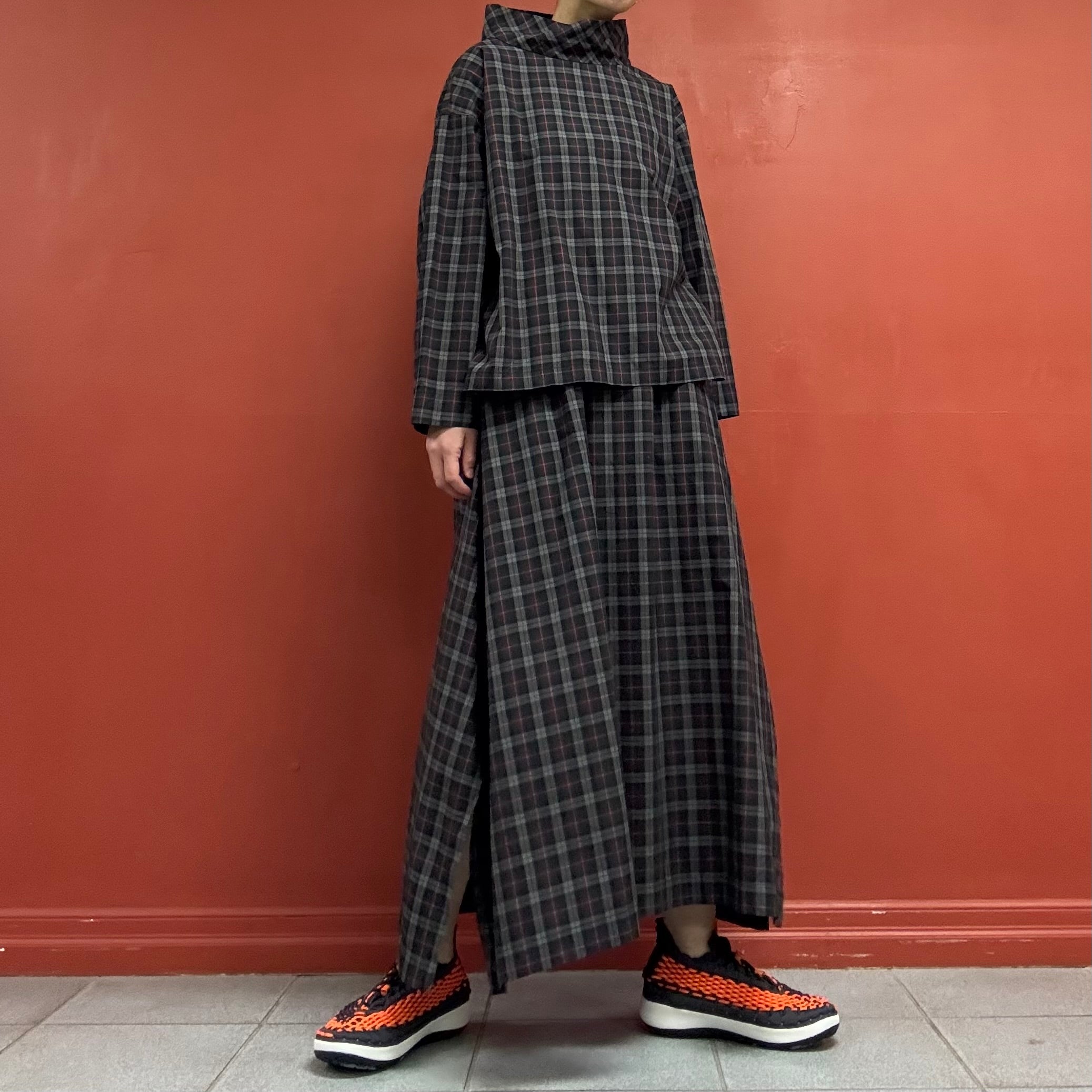 bi:-eks Side Slits Skirt