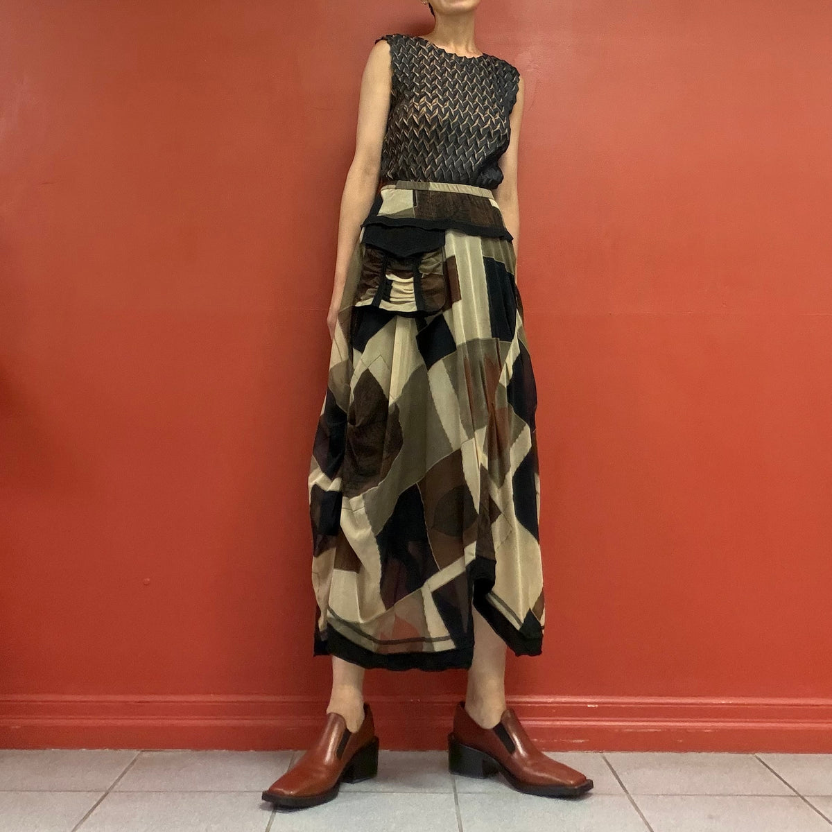Geometric mesh skirt