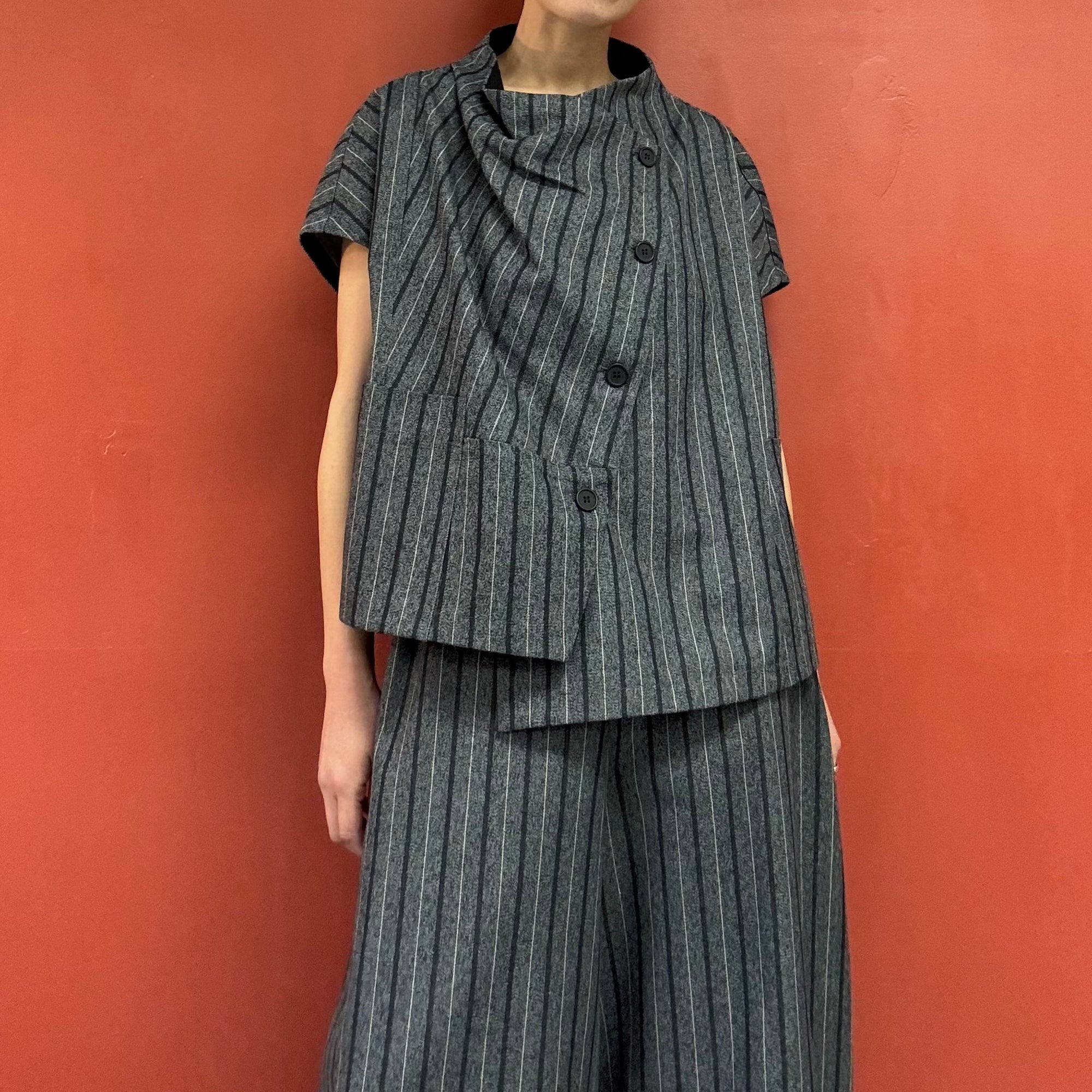 ME FU Open Back Strips Vest