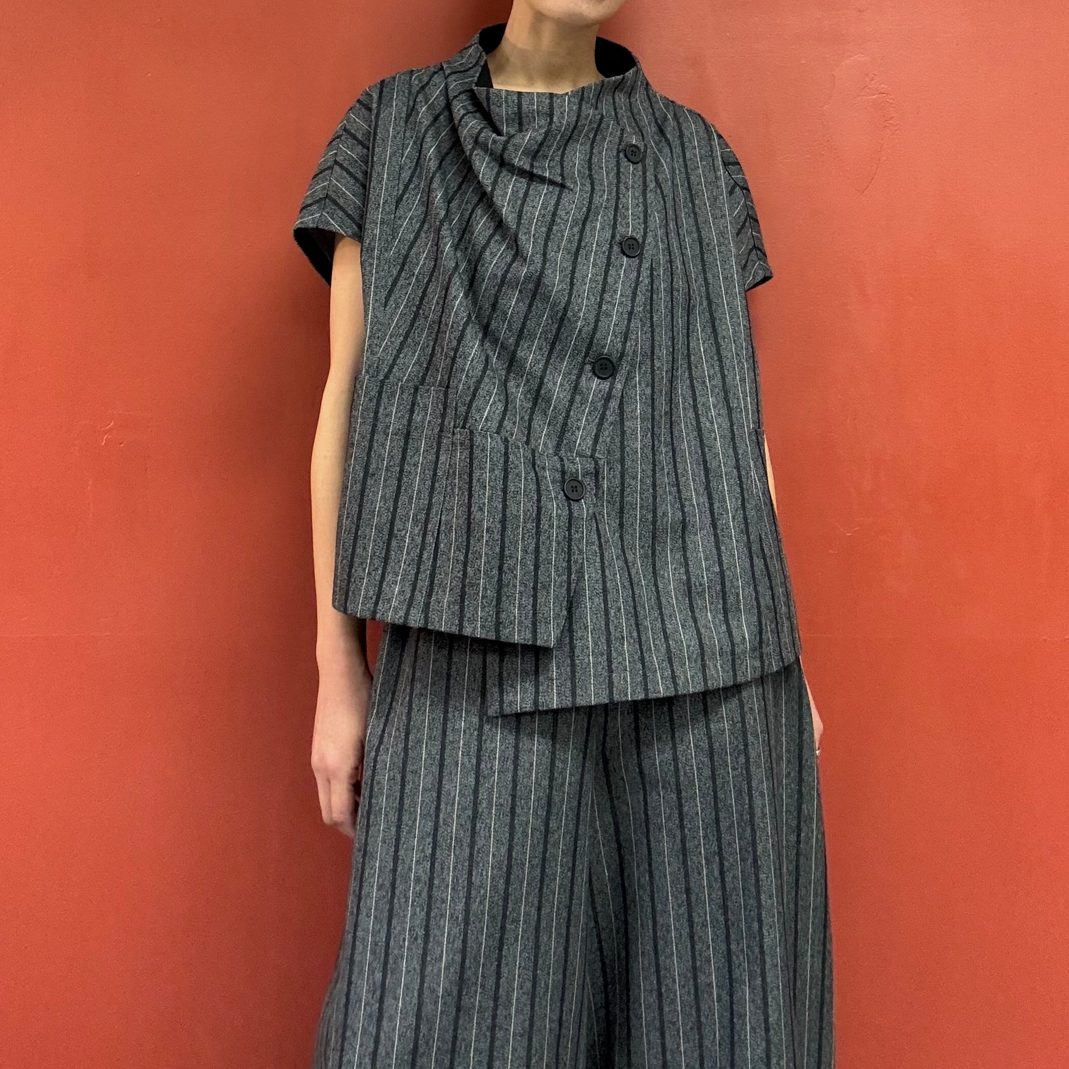 ME FU Open Back Strips Vest