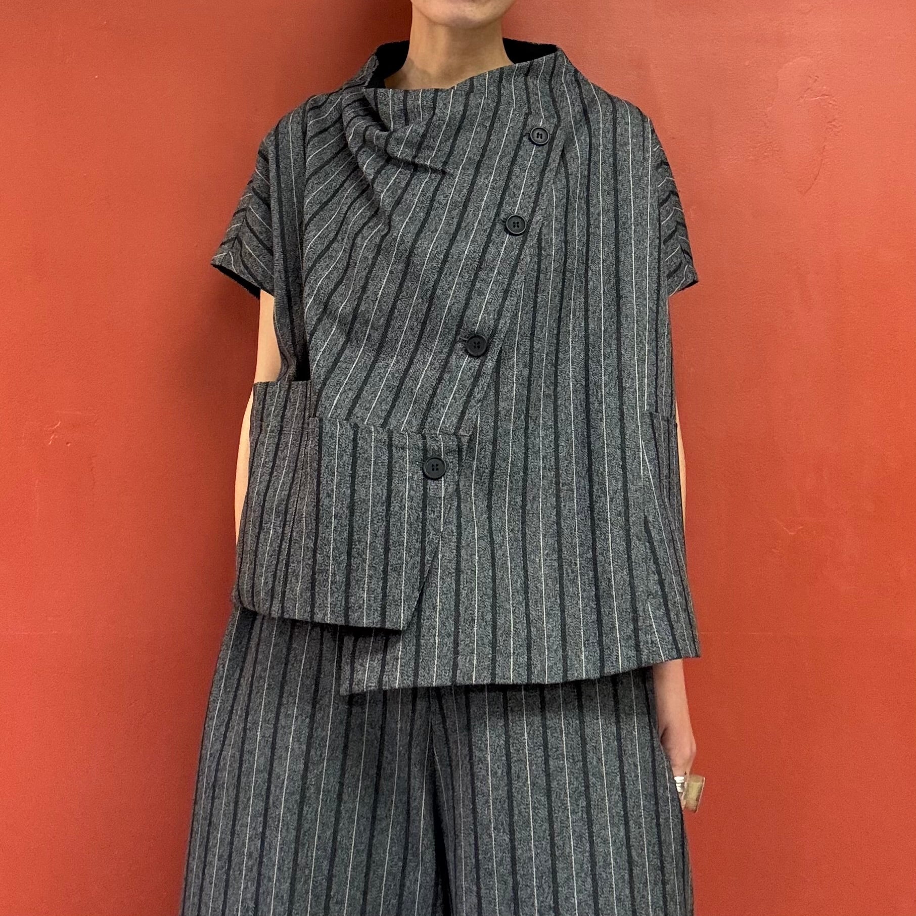 ME FU Open Back Strips Vest