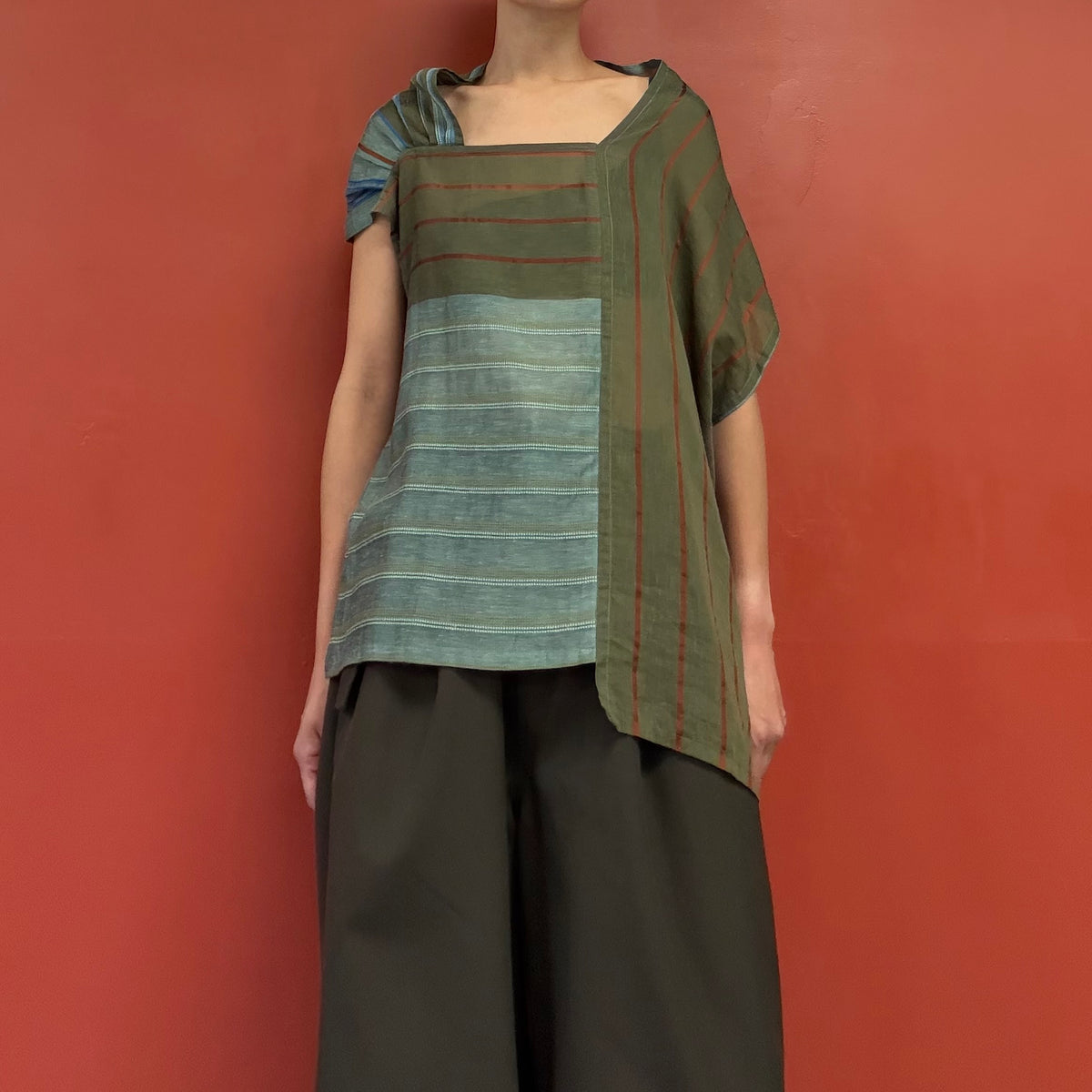 Panel stripe top