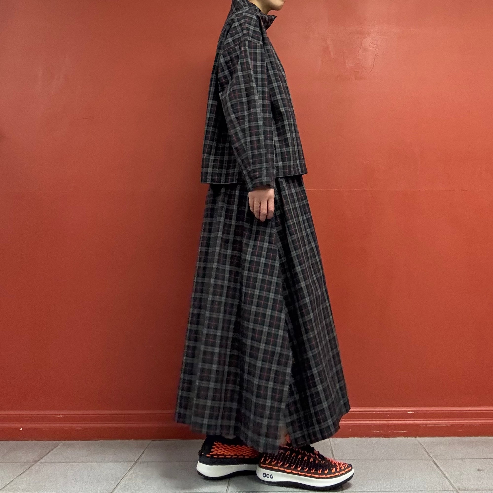 bi:-eks Side Slits Skirt