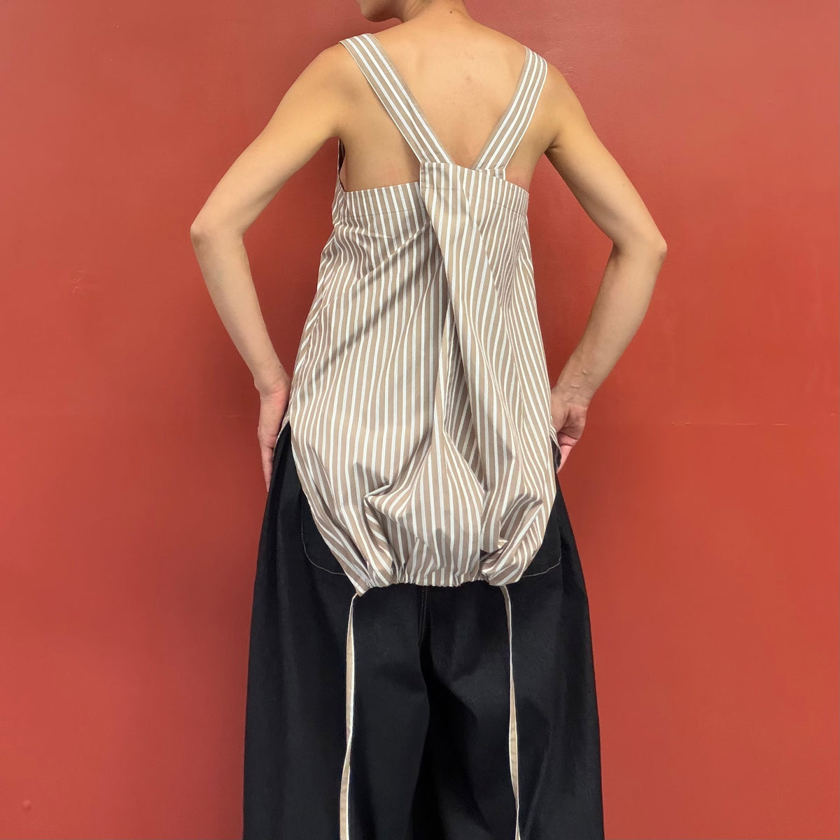 Cross back no sleeves shirt