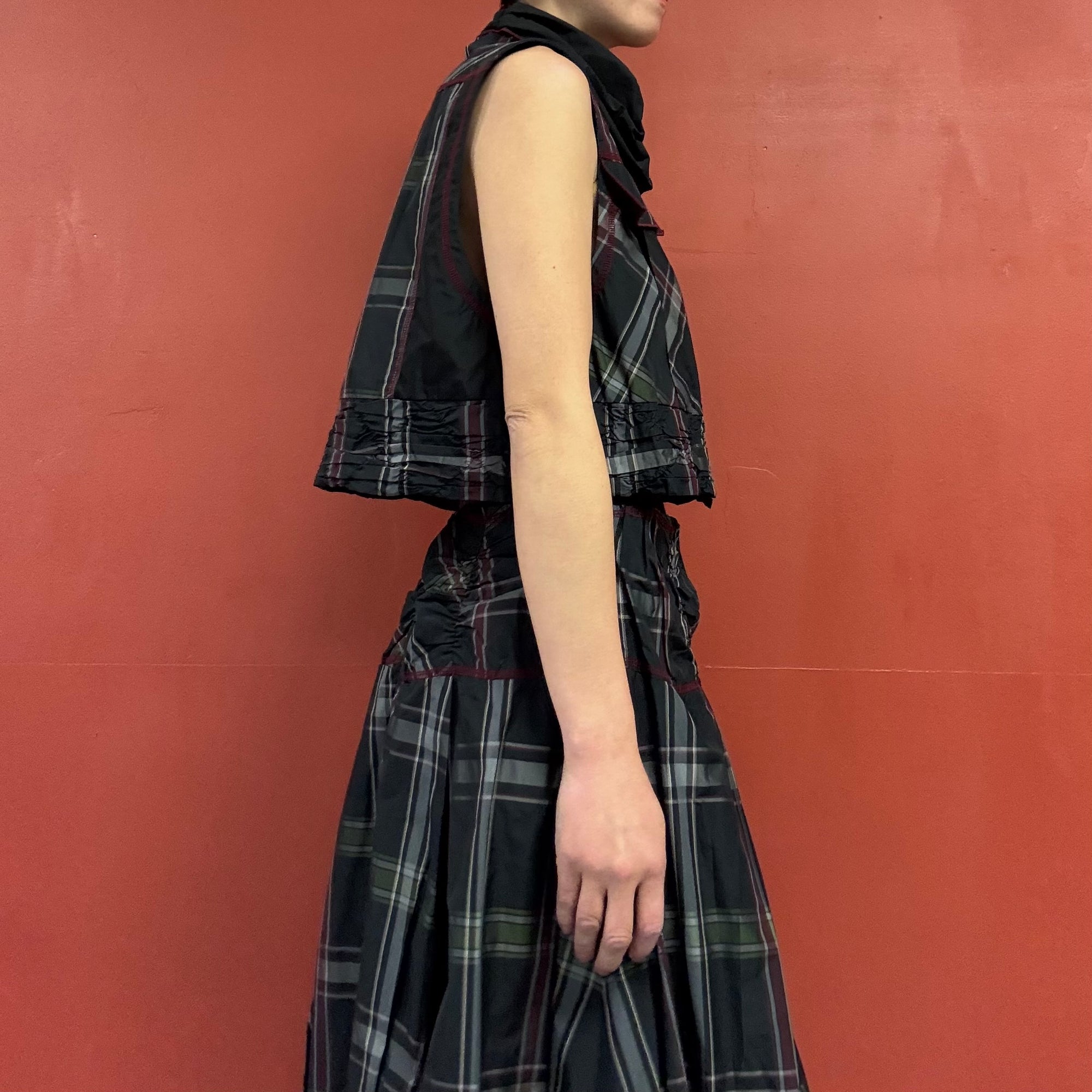 90s00s taffeta cropped vest