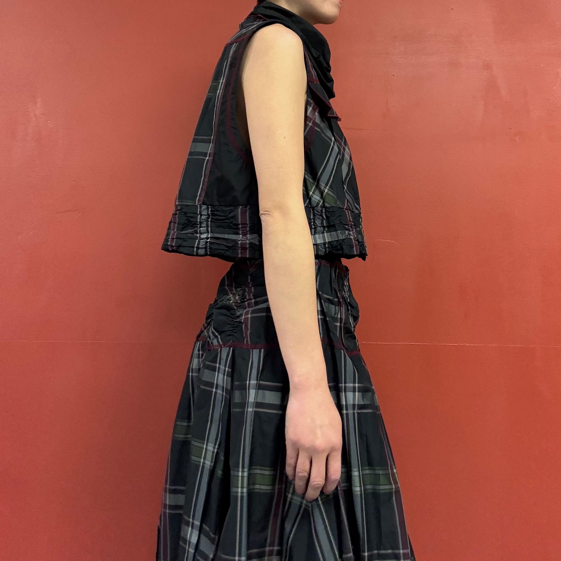 90s00s taffeta cropped vest