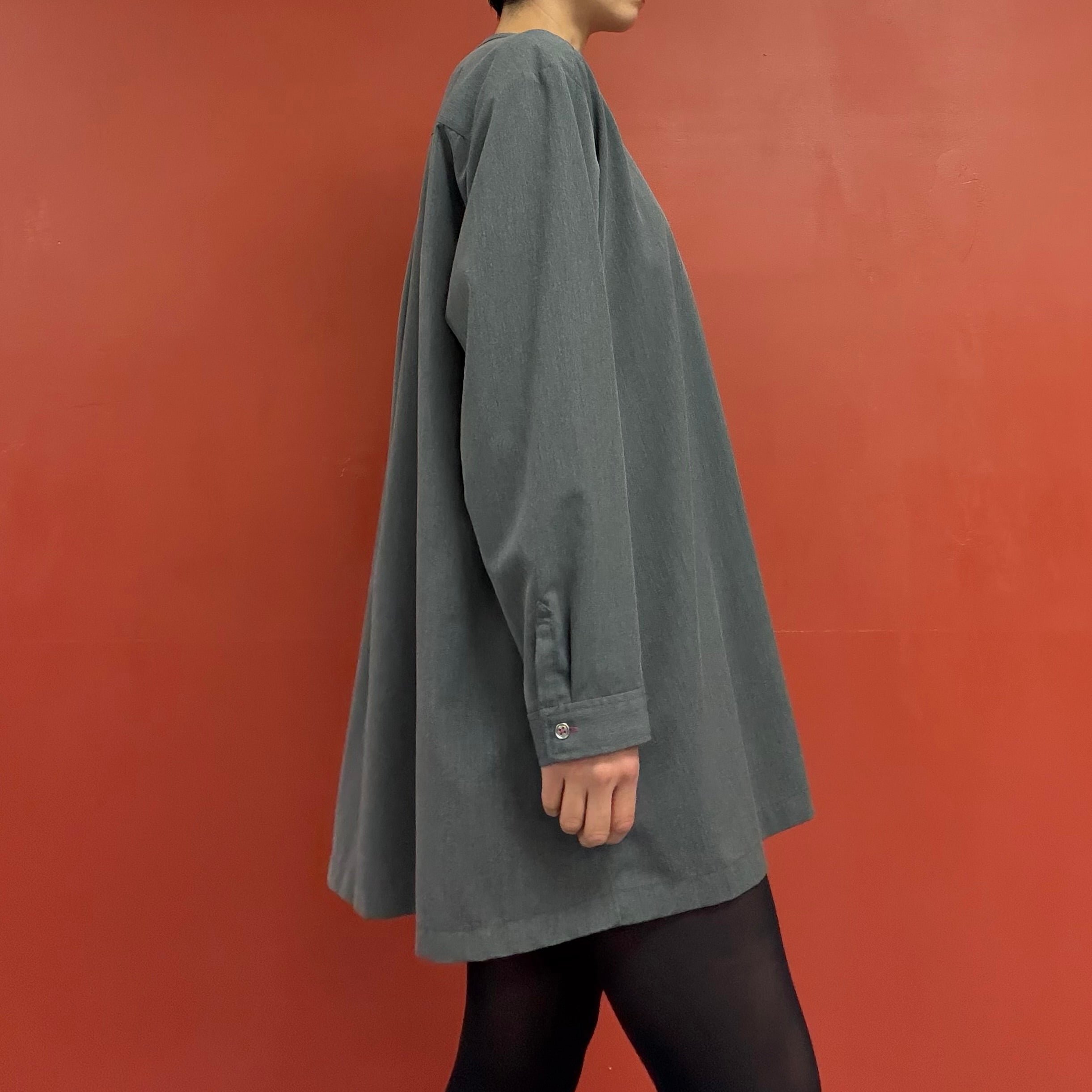 No collar shirt