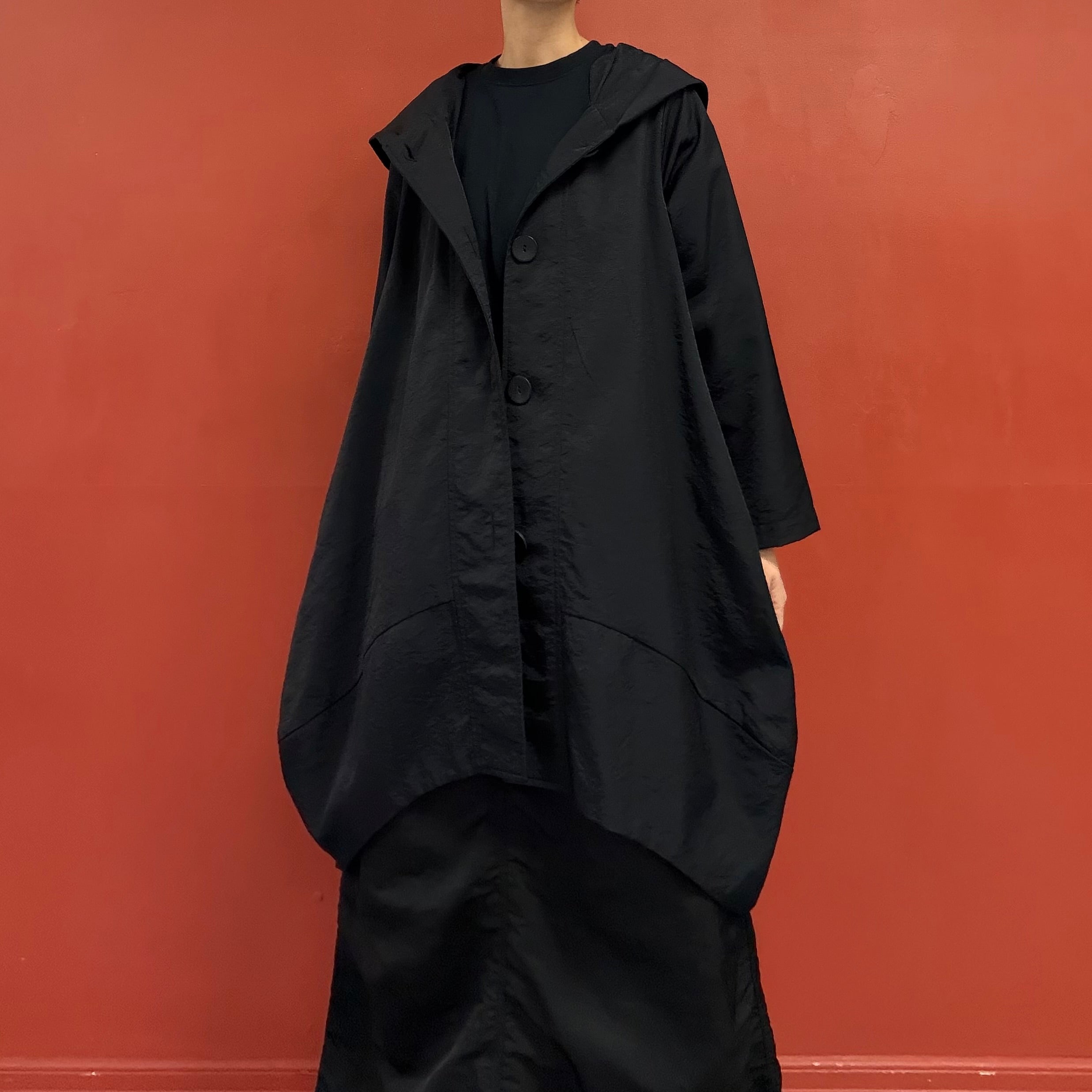 Oval silhouette jacket