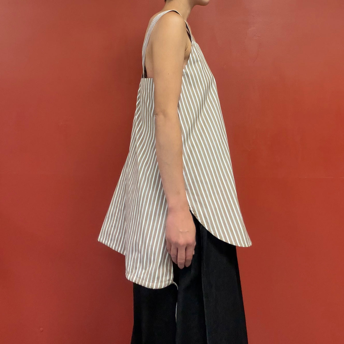 Cross back no sleeves shirt