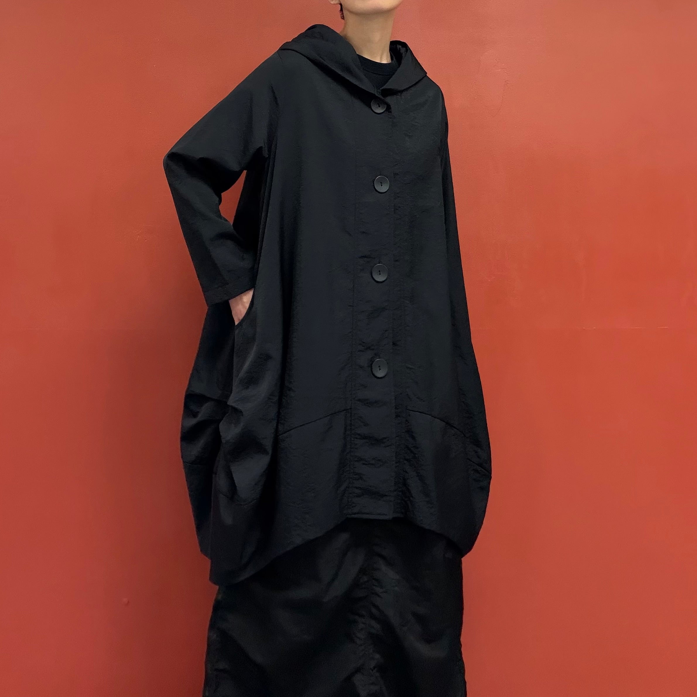 Oval silhouette jacket