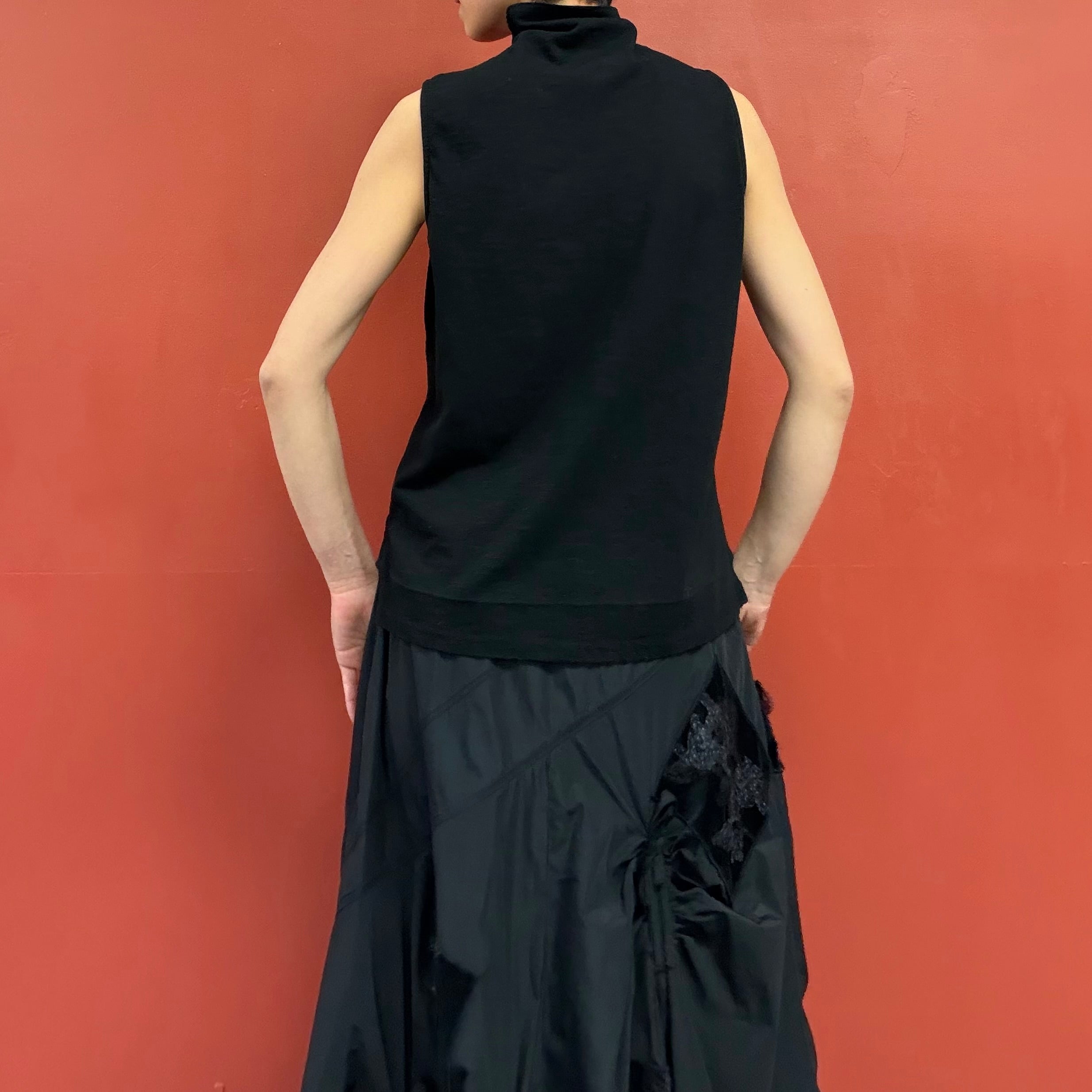 Appliqued no sleeves top