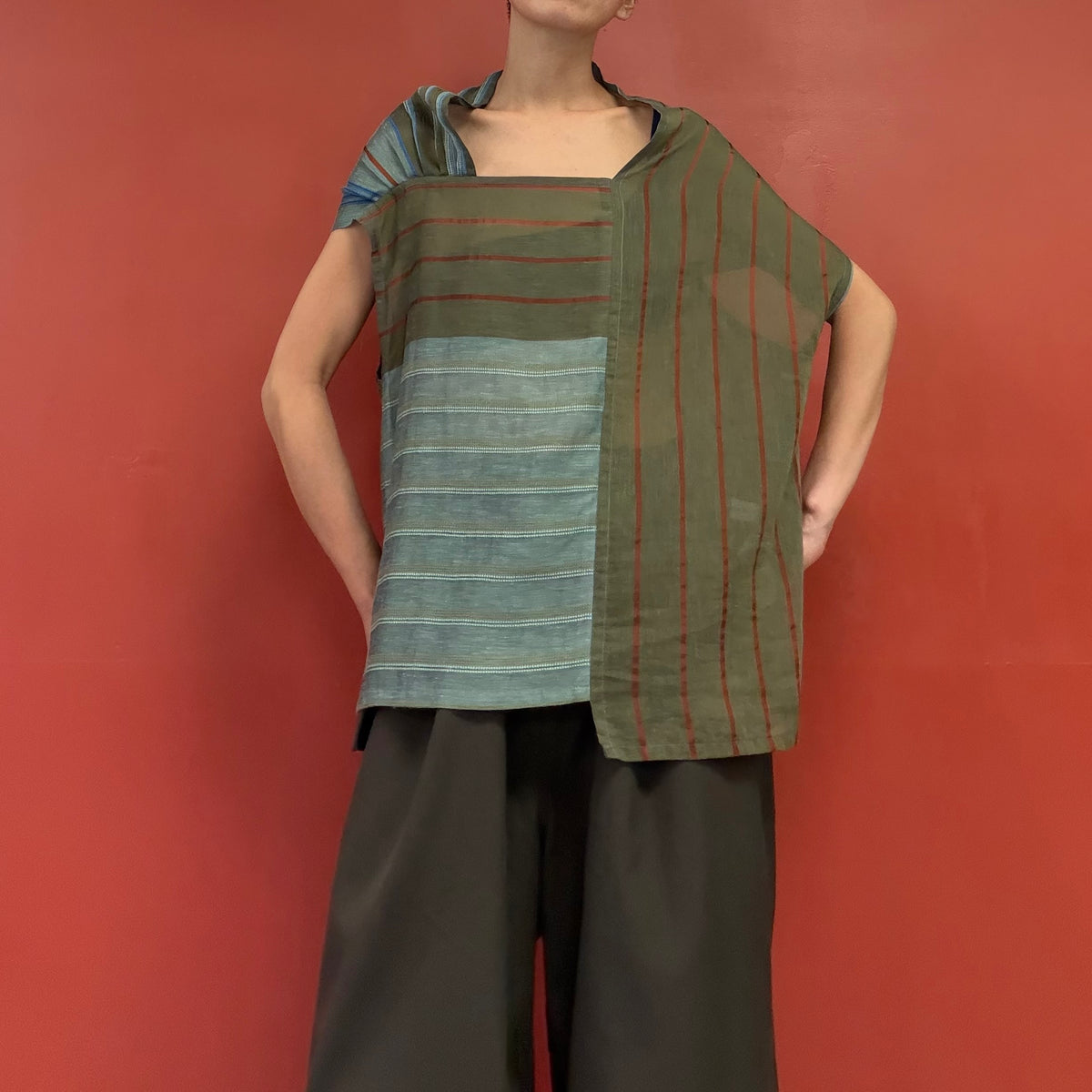 Panel stripe top