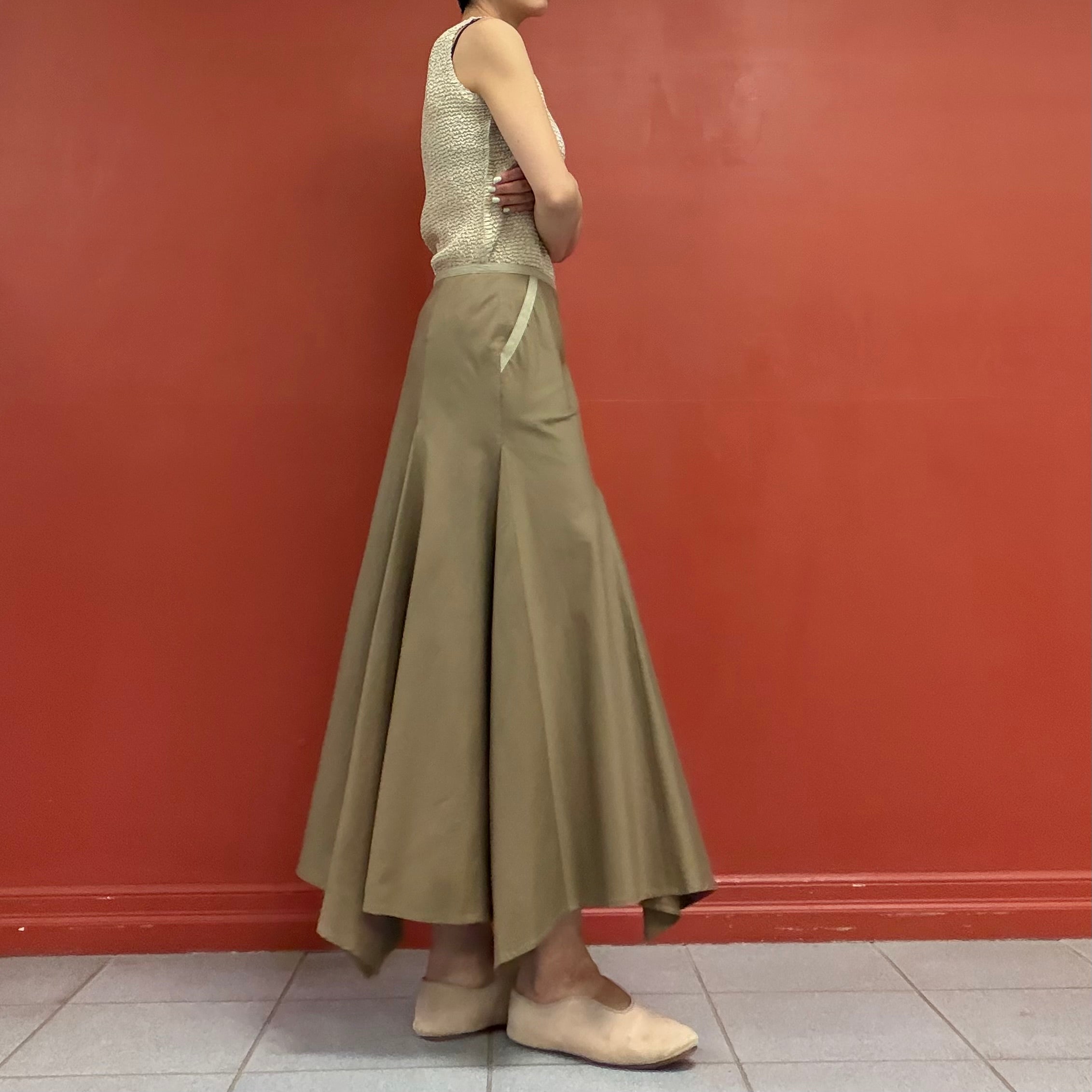 Asymmetrical skirt