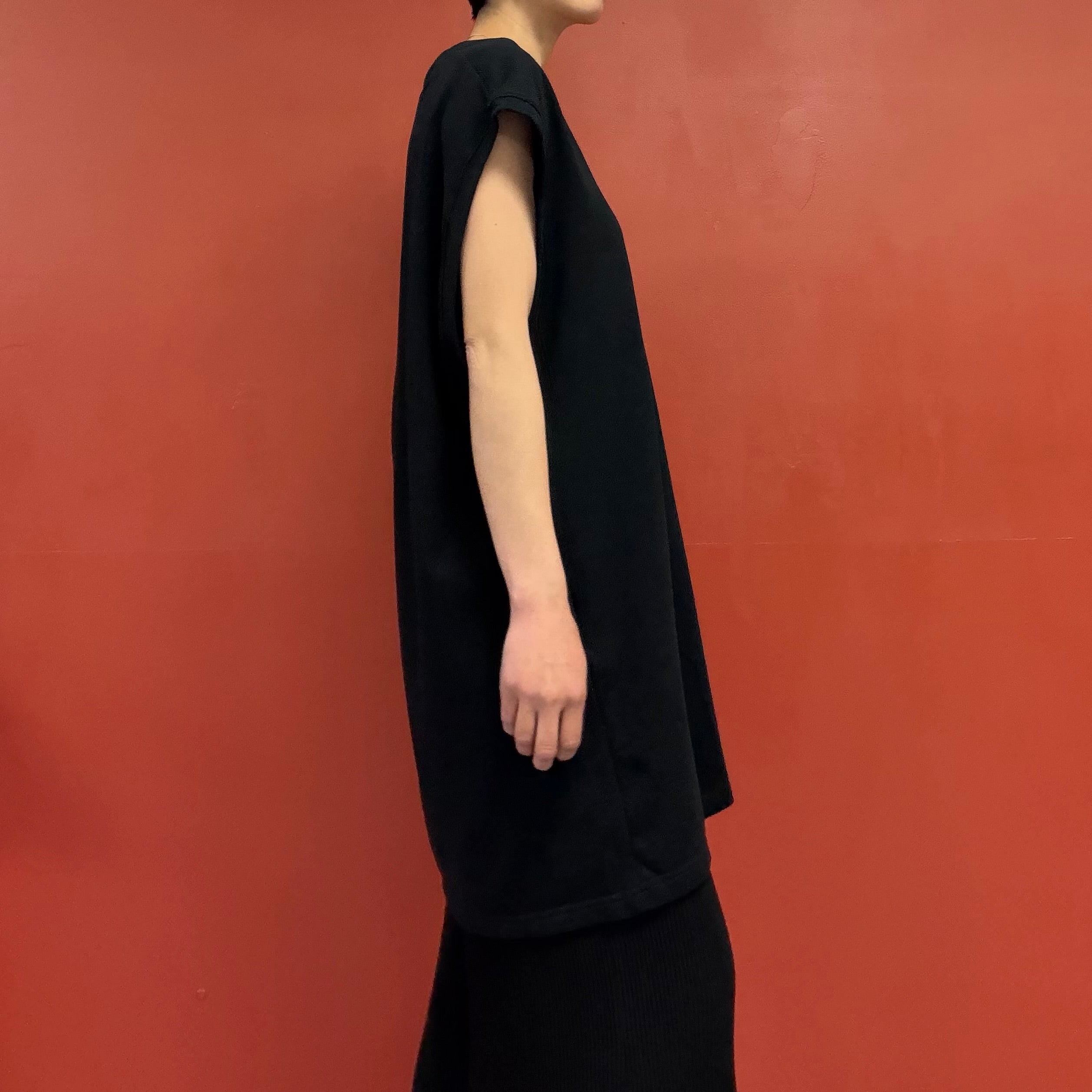 Oversized no sleeves top