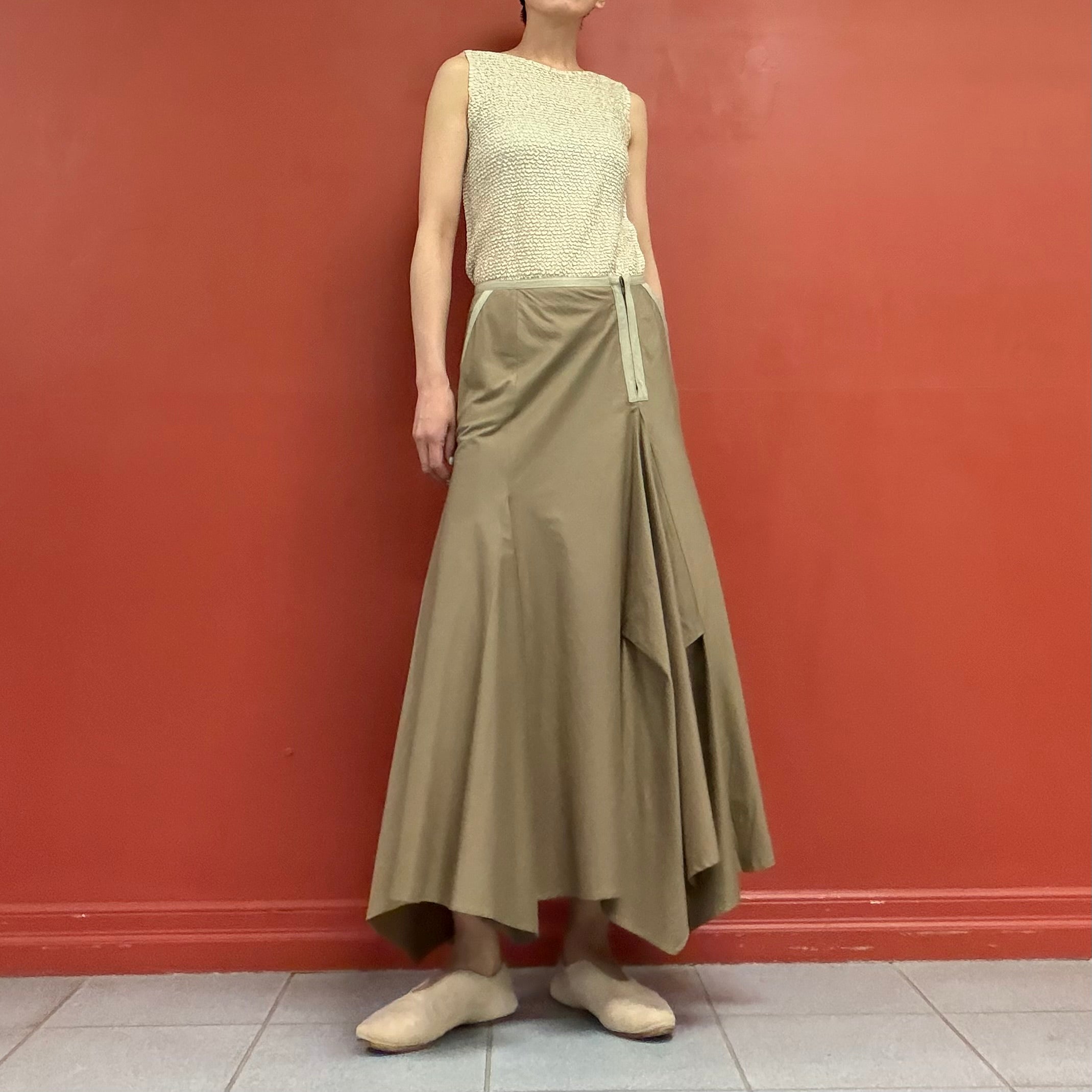 Asymmetrical skirt
