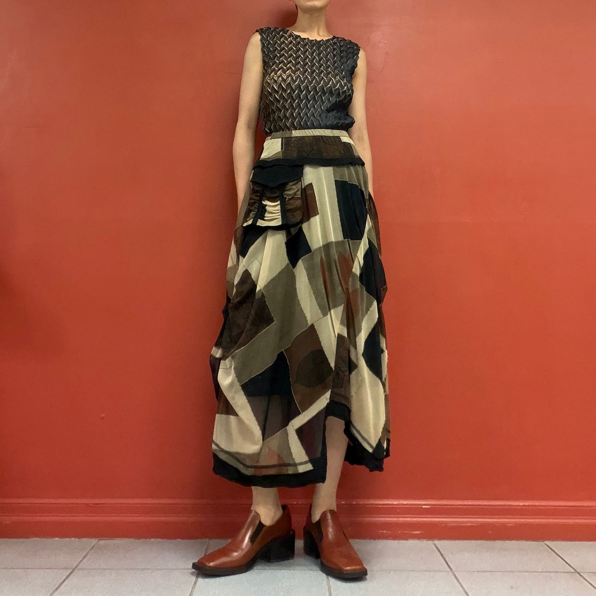 Geometric mesh skirt