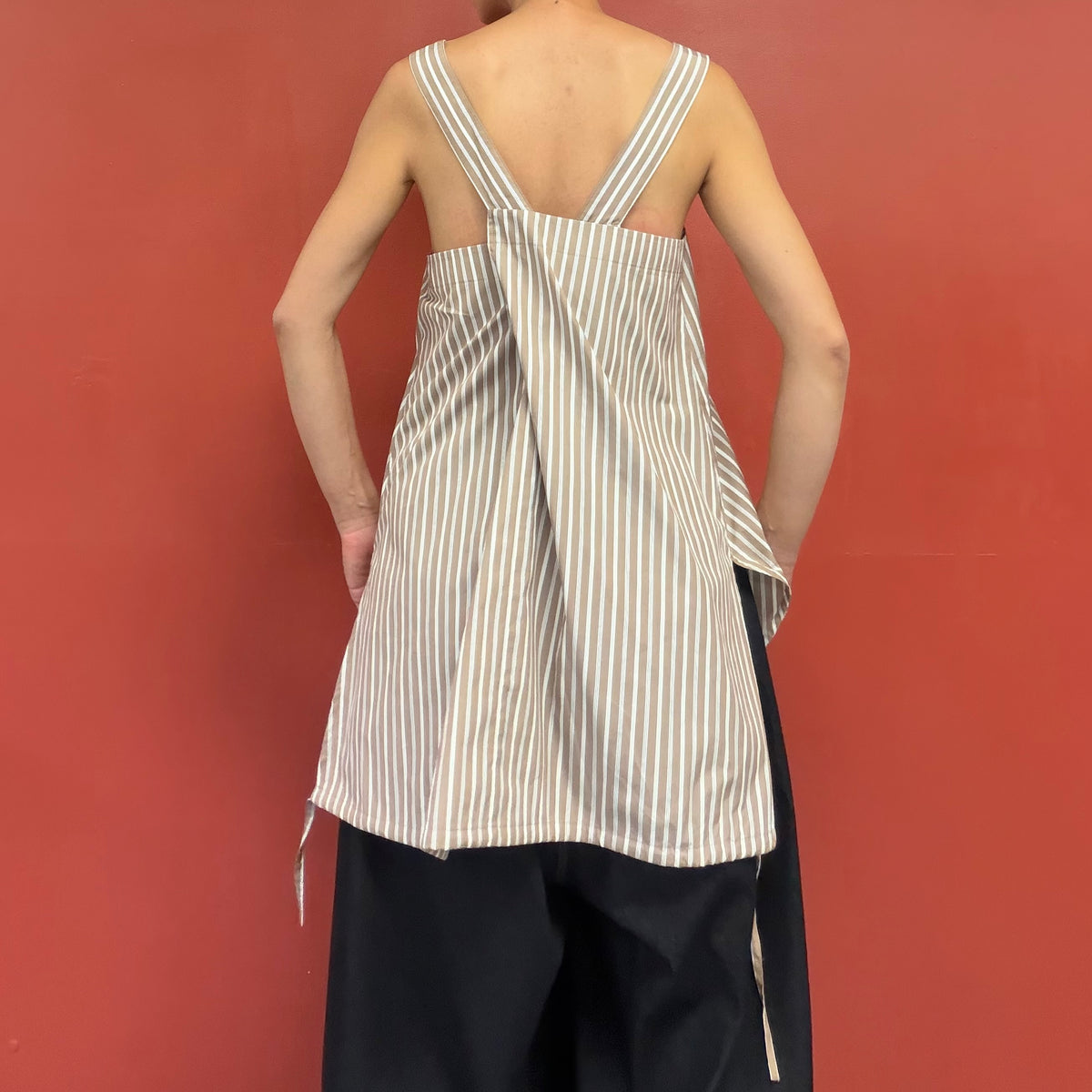 Cross back no sleeves shirt