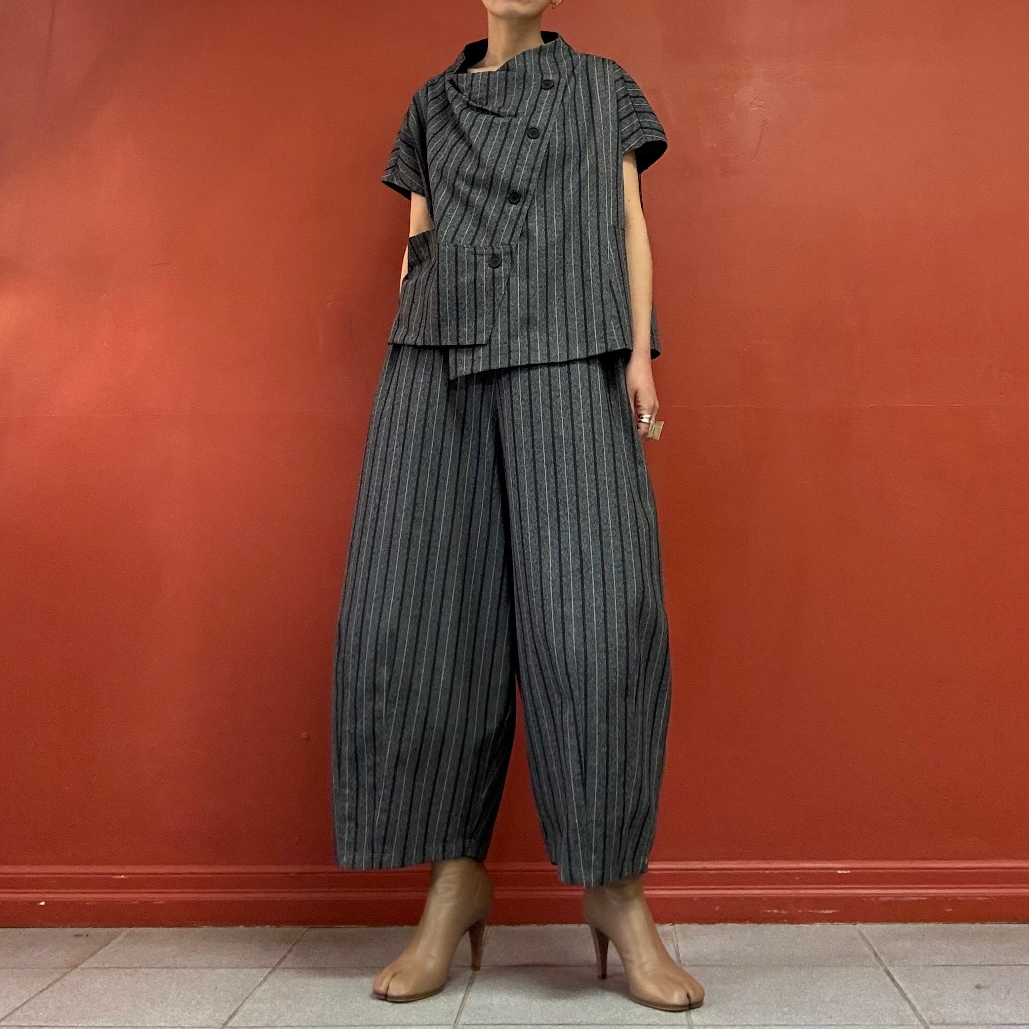 ME FU Open Back Strips Vest