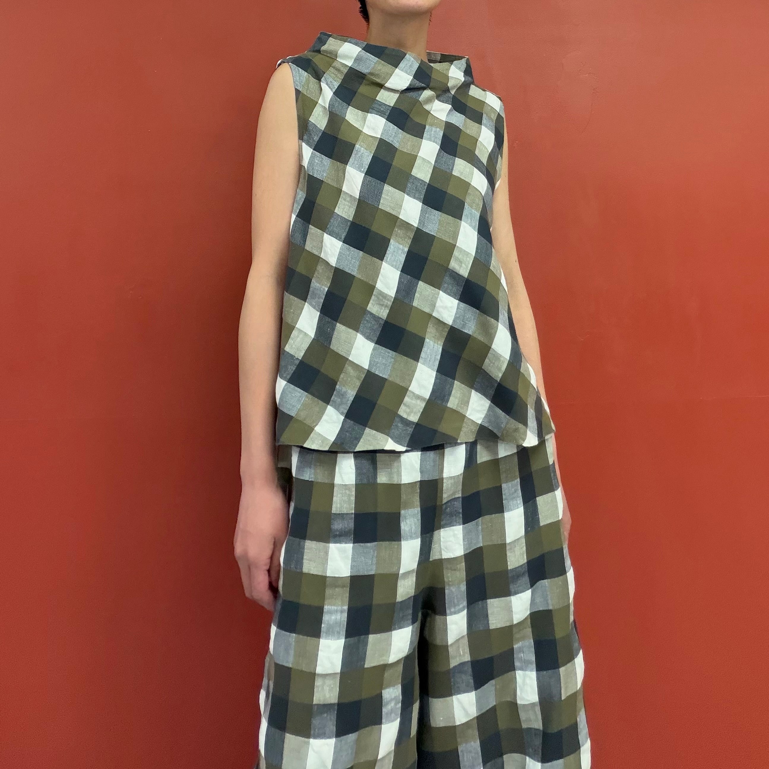 JI U soft check  no sleeves blouse