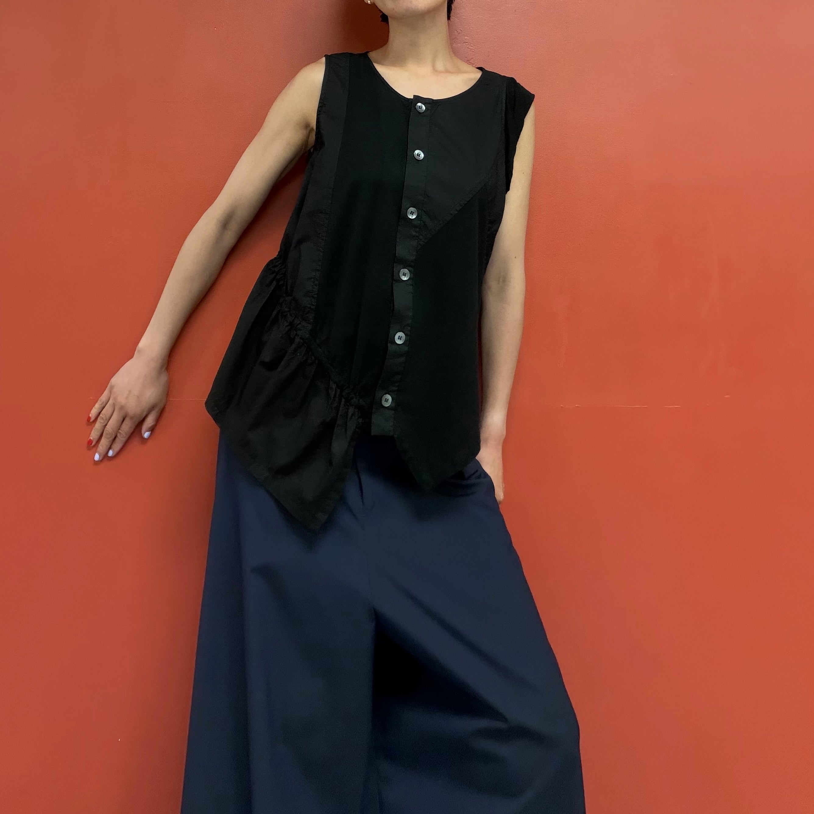 Asymmetrical gather top